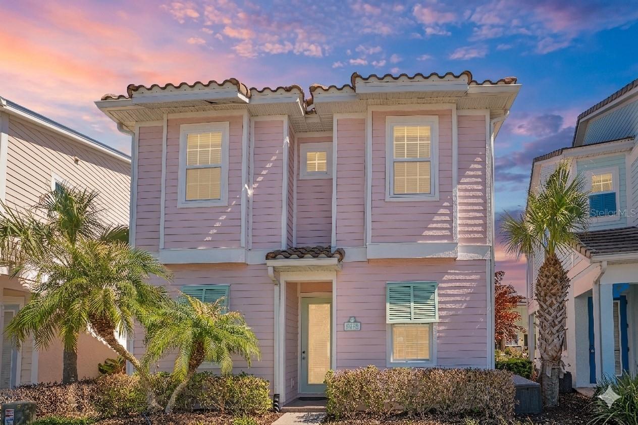 Coastal inspired Margaritaville cottage in Kissimmee Florida near Disney with vibrant exterior and prime resort location - 8075 KNEE DEEP RD, KISSIMMEE