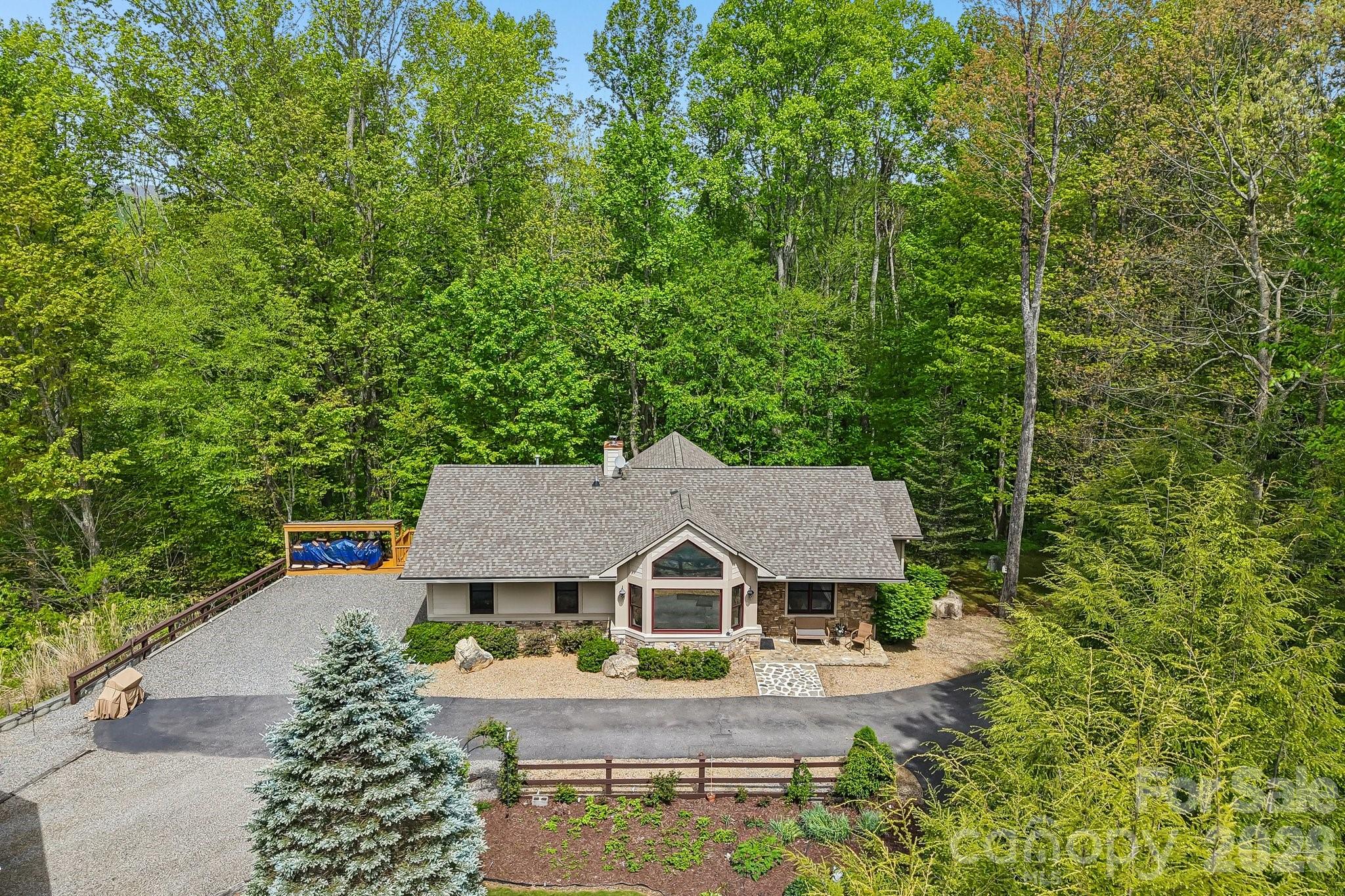 Private Attractive Setting - 519 Susanna Cove Road, Mars Hill