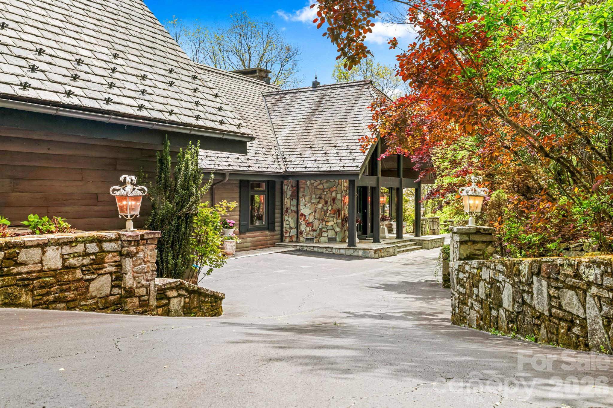 1052 Toxaway Dr - 1052 Toxaway Drive, Lake Toxaway