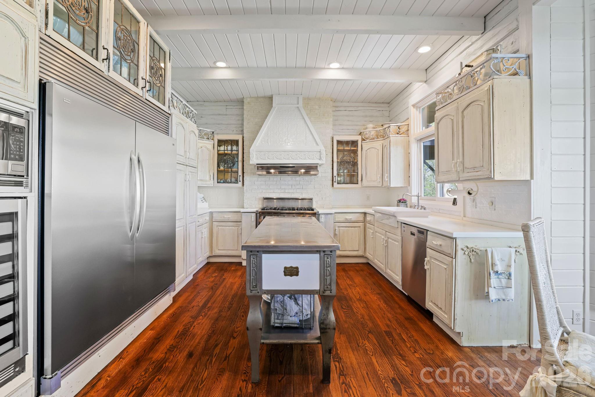 Chef's Kitchen - 1052 Toxaway Drive, Lake Toxaway