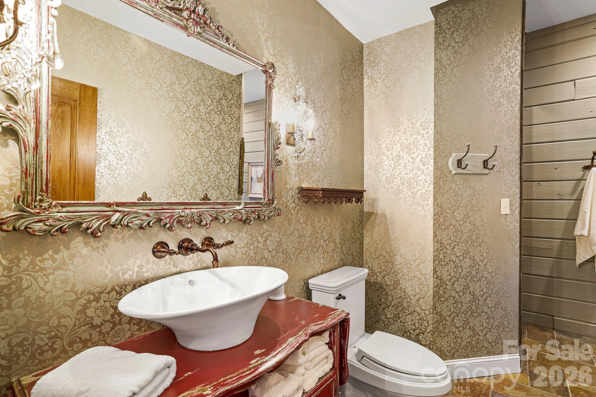 Ensuite Bath - 1052 Toxaway Drive, Lake Toxaway