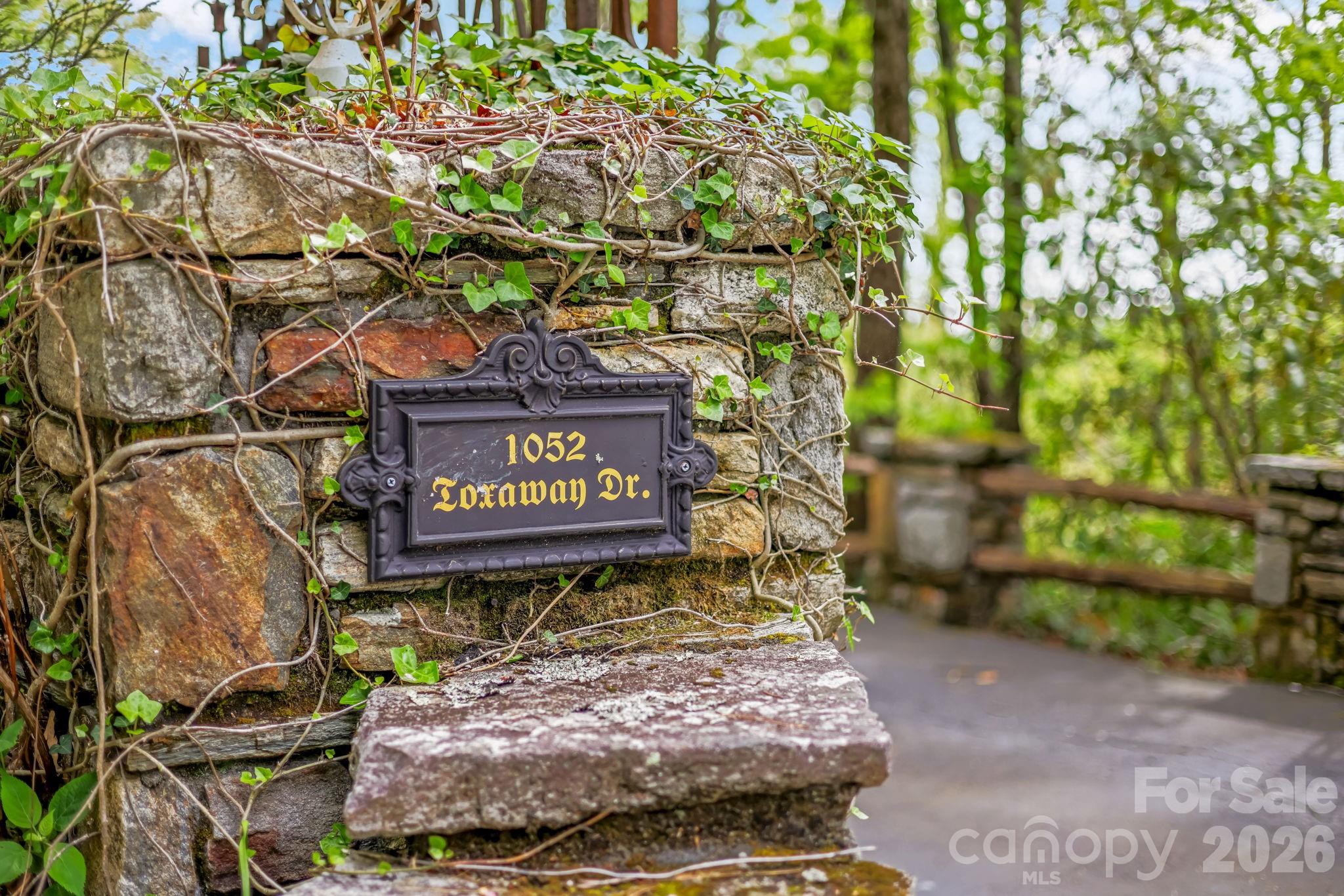 1052 Toxaway Dr - 1052 Toxaway Drive, Lake Toxaway