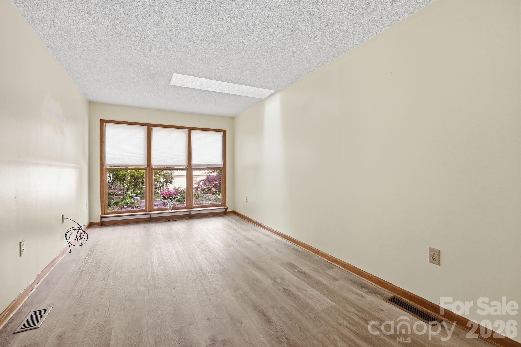 Living room with lots of natural light - 1 Mountain Heritage Place, Candler