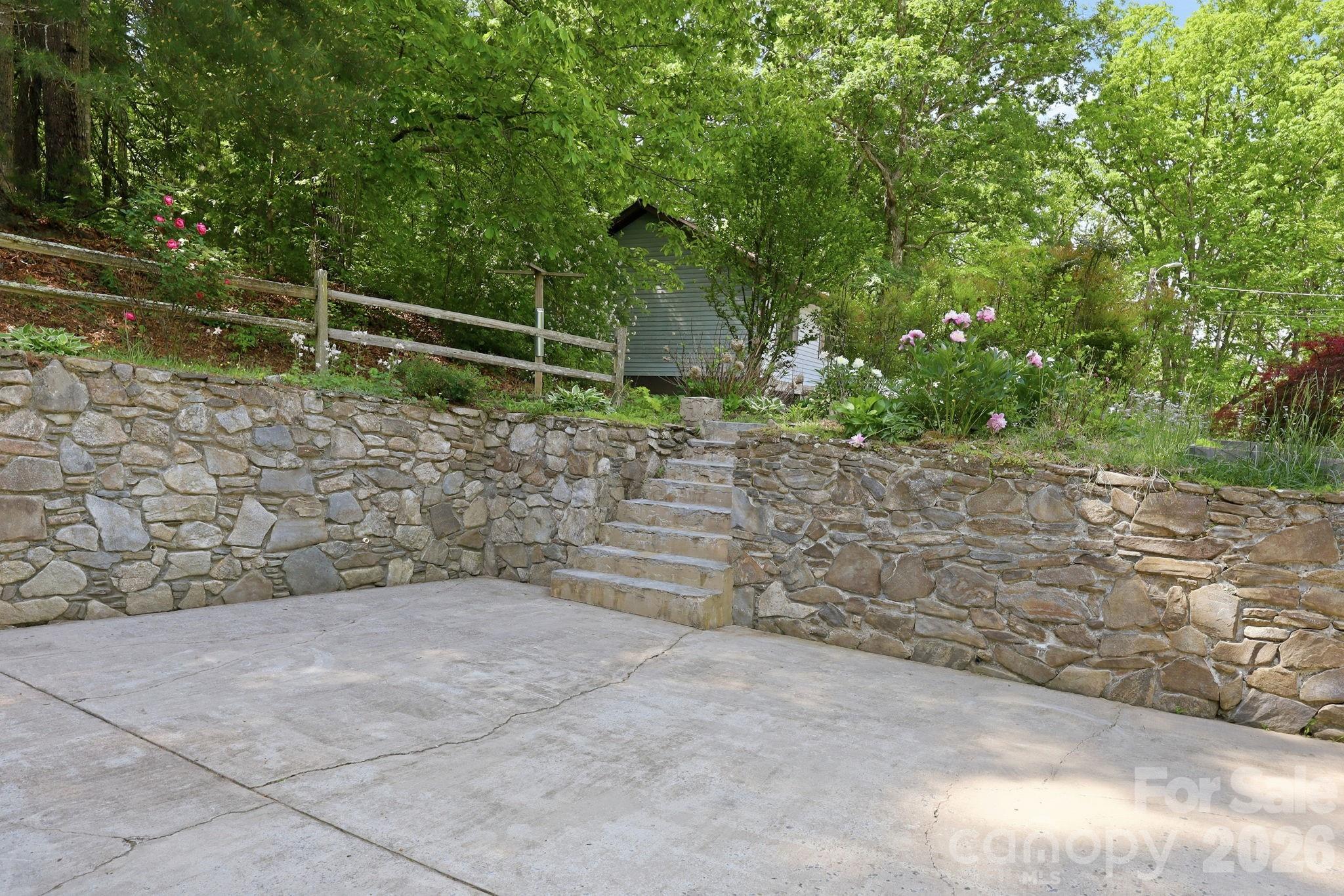 lots of space for parking and gardening - 1 Mountain Heritage Place, Candler