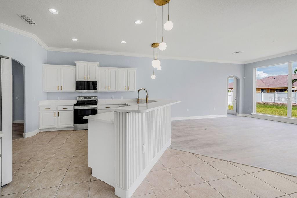 opened concept kitchen - 258 TERRANOVA BLVD, WINTER HAVEN