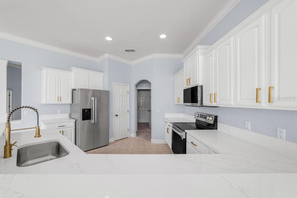 opened concept kitchen - 258 TERRANOVA BLVD, WINTER HAVEN