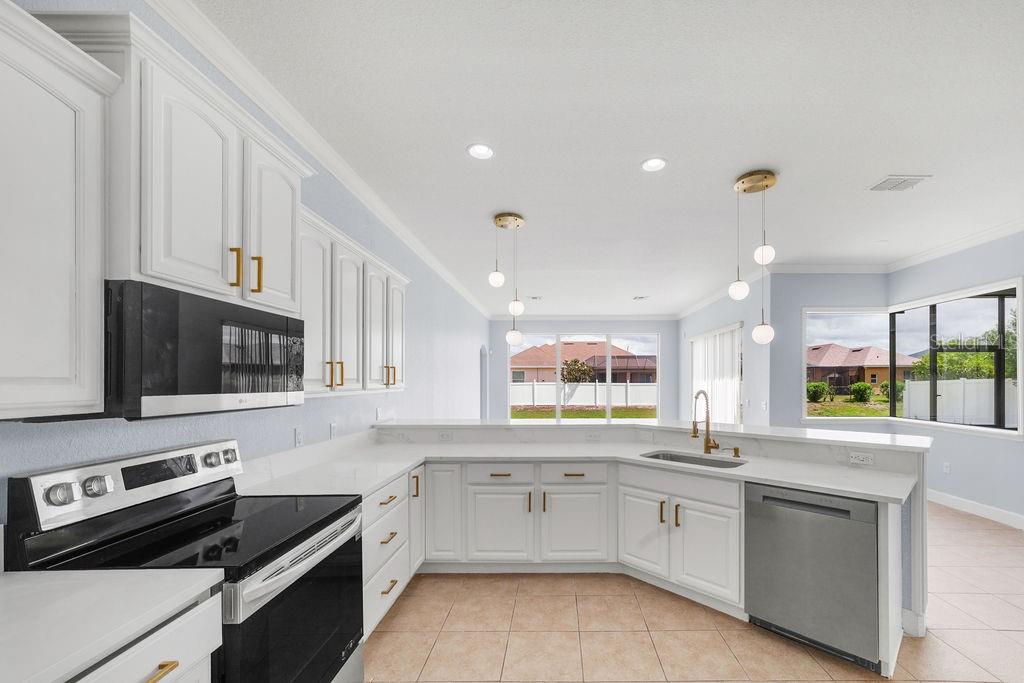 opened concept kitchen - 258 TERRANOVA BLVD, WINTER HAVEN