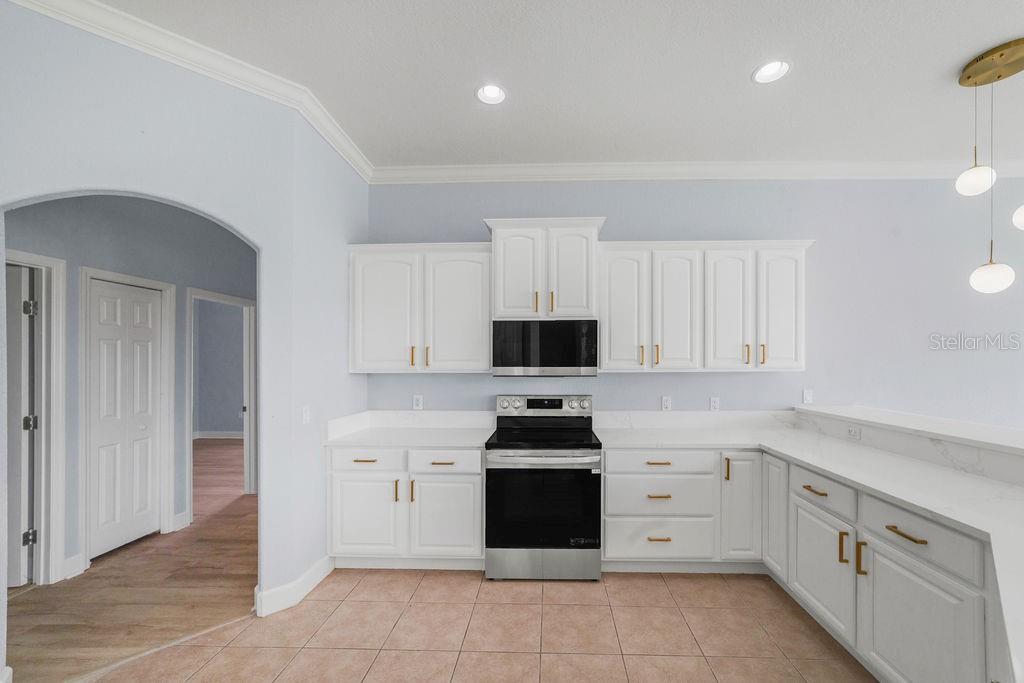 opened concept kitchen - 258 TERRANOVA BLVD, WINTER HAVEN