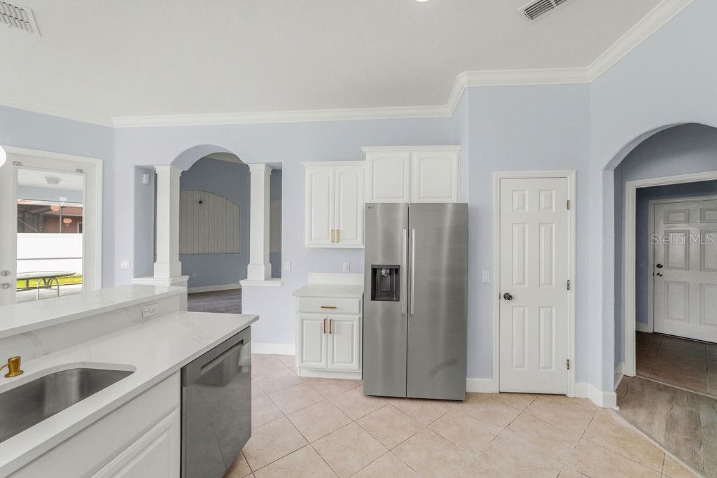 opened concept kitchen - 258 TERRANOVA BLVD, WINTER HAVEN