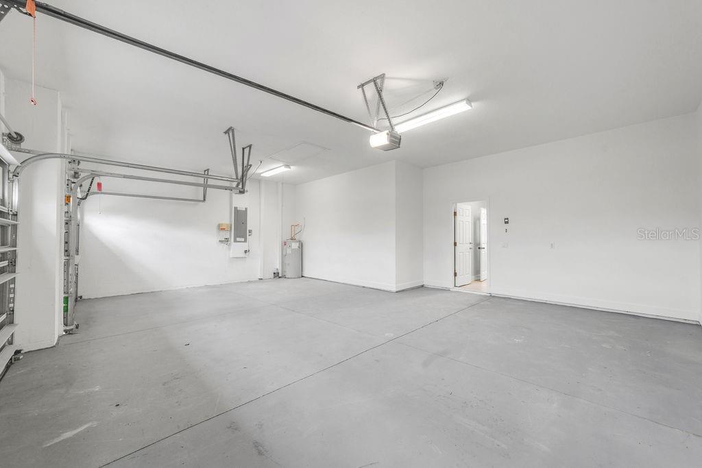 garage - 258 TERRANOVA BLVD, WINTER HAVEN