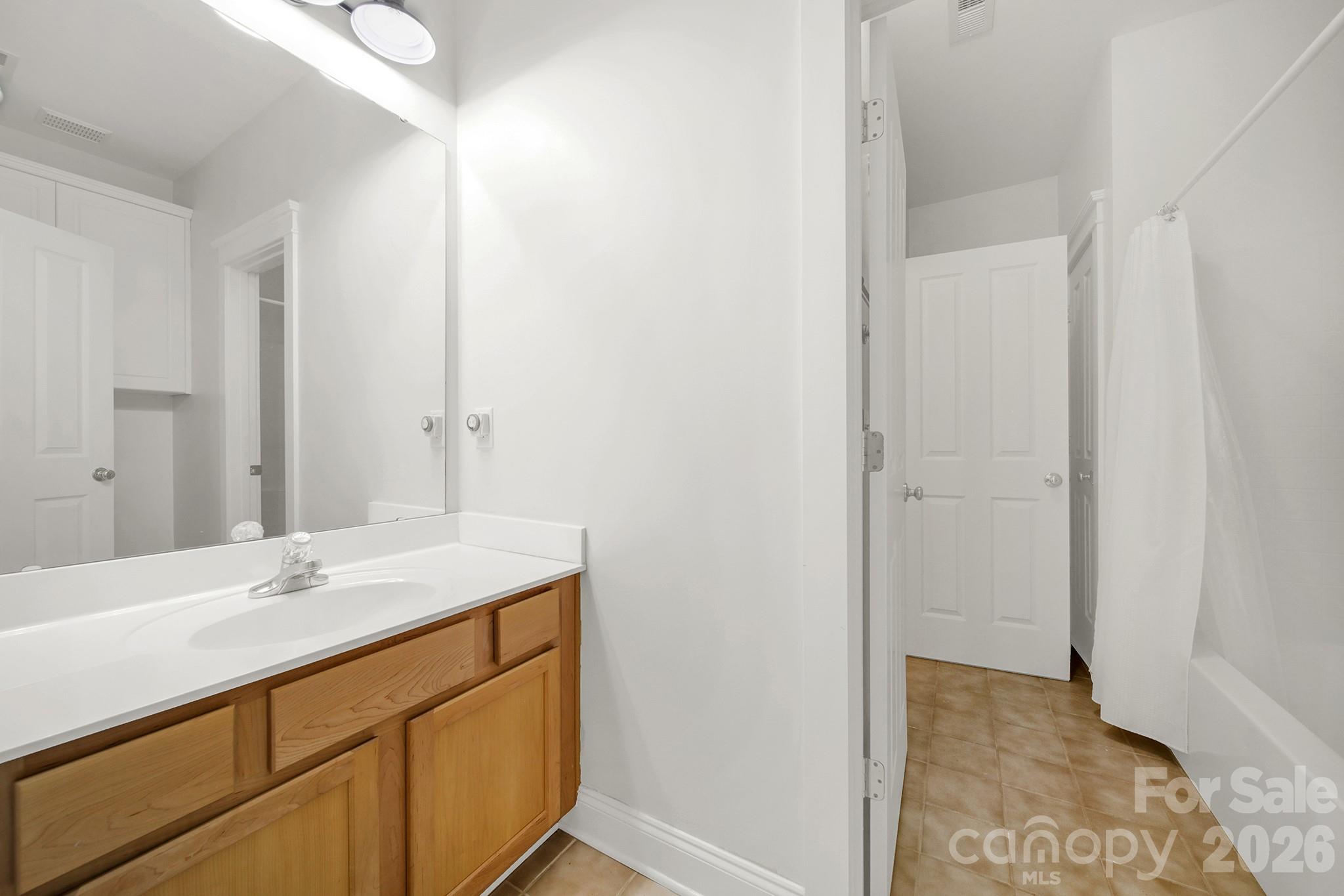 Upstairs Jack & Jill Bath - Each with 2 sinks & 2 toilets only the tub/shower is shared. - 4214 Settler Heights Drive, Fort Mill
