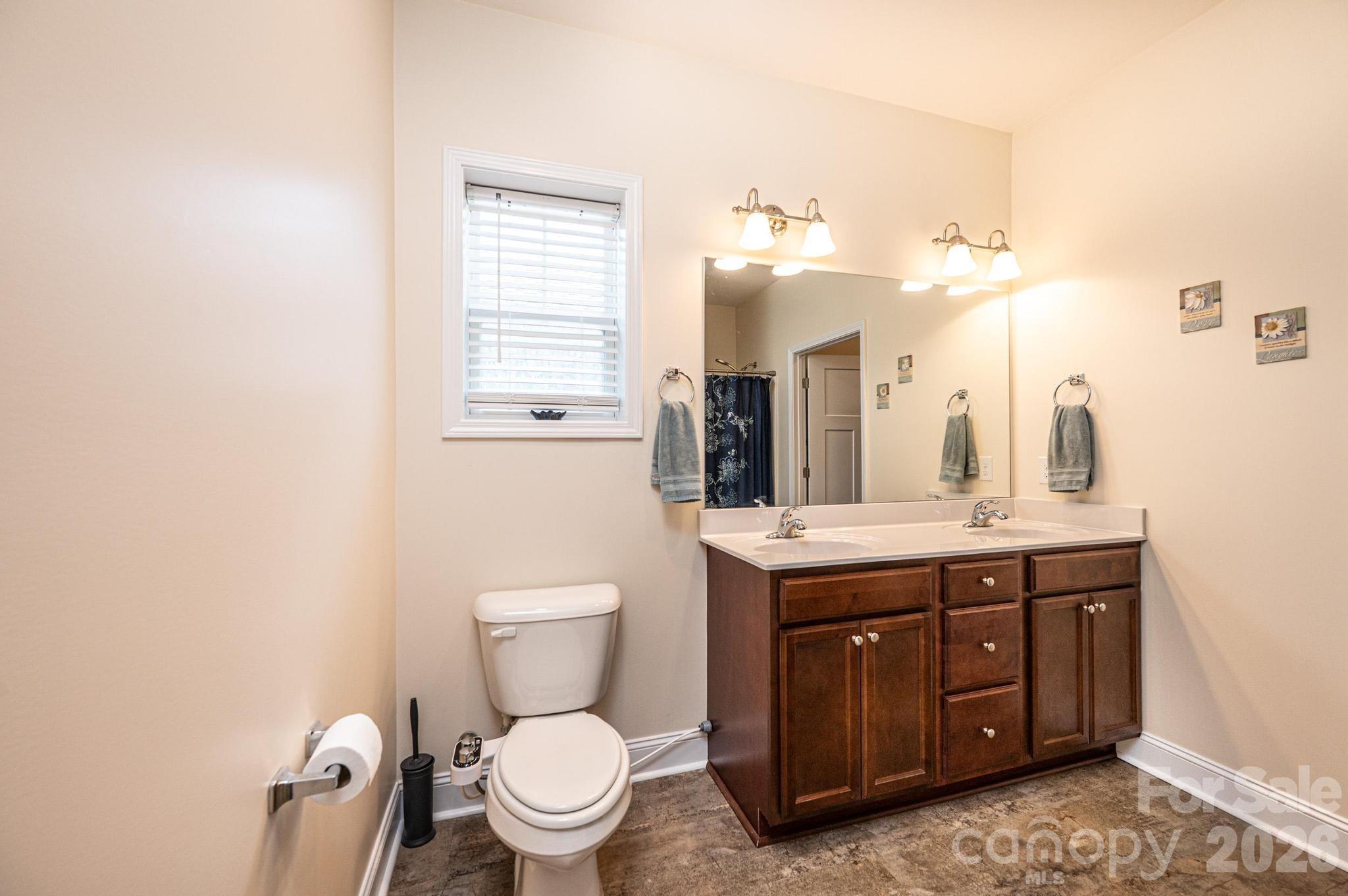 Single Family Residence at 1092 33rd Avenue Loop NE, Hickory, photo 33 of 47