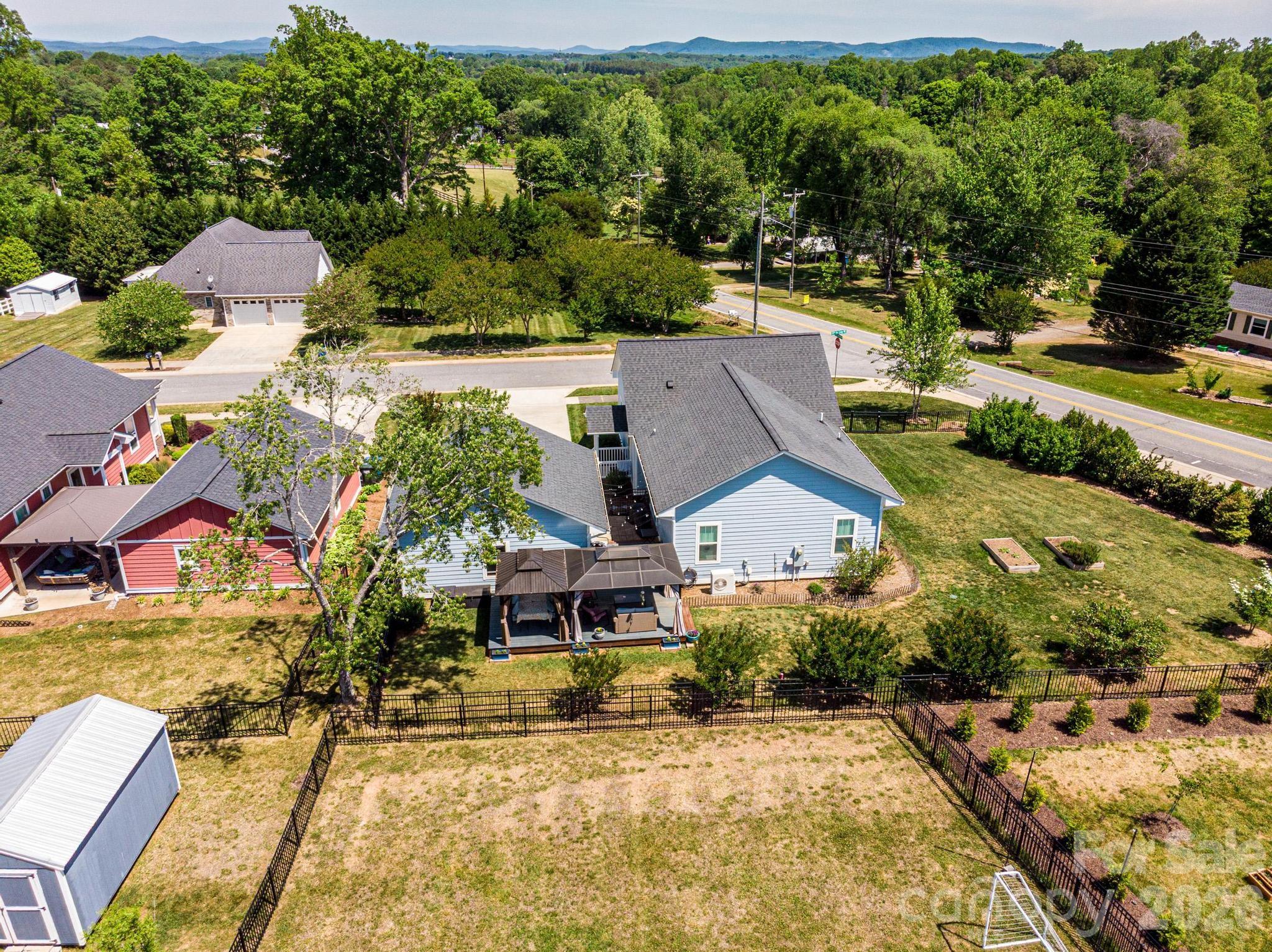 Single Family Residence at 1092 33rd Avenue Loop NE, Hickory, photo 4 of 47
