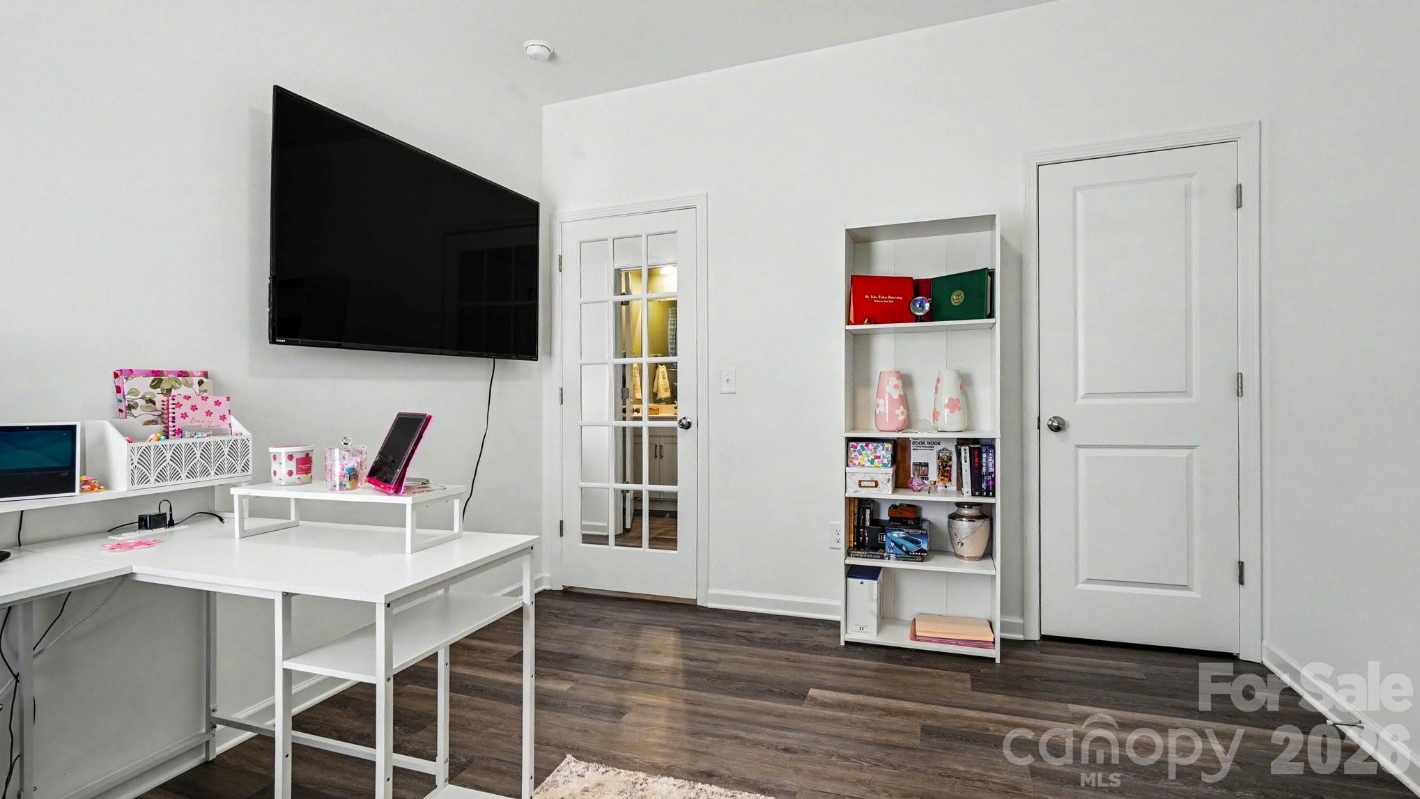 Main level bedroom - 178 Wickham Court, Clemmons