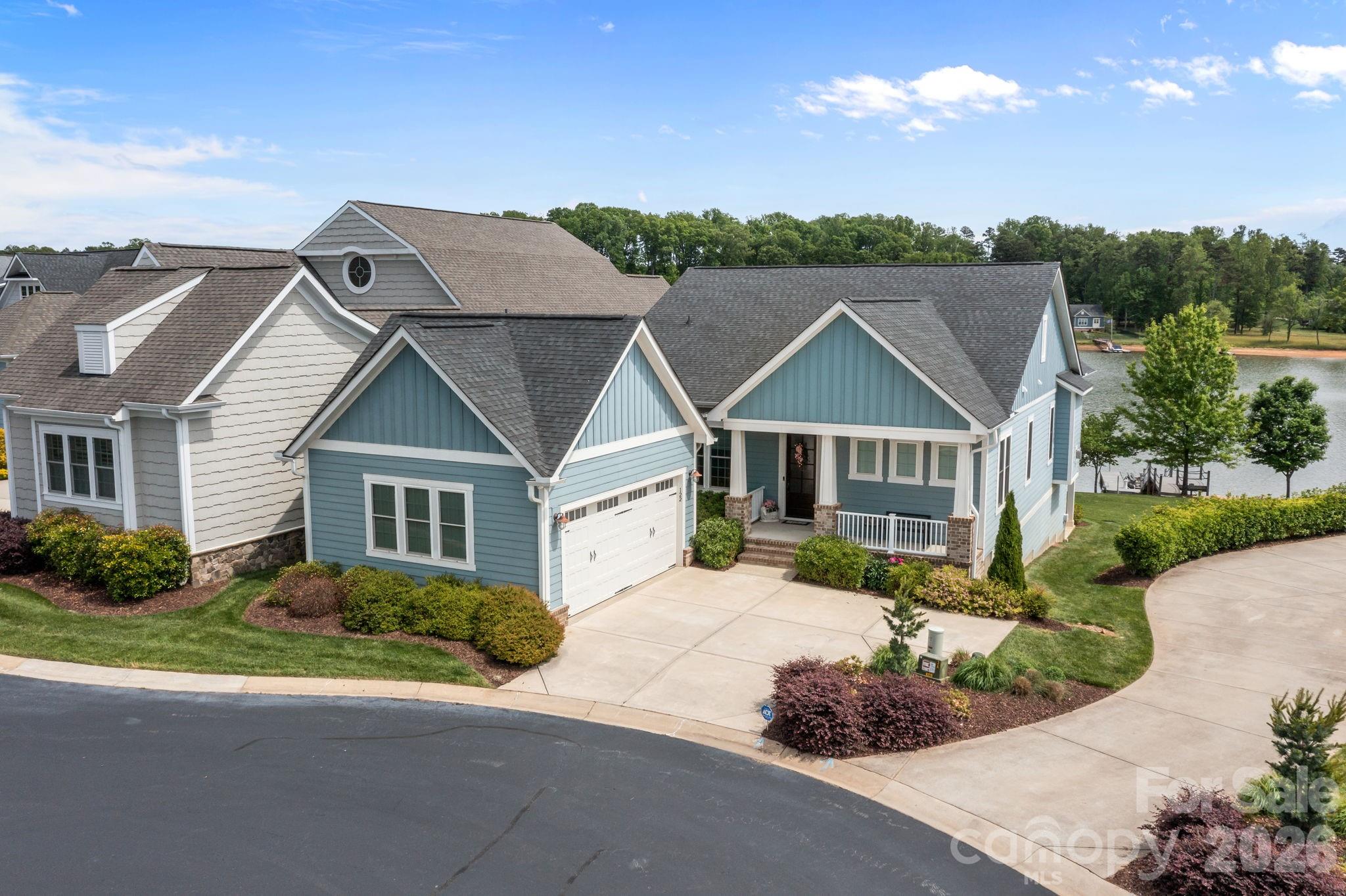 Single Family Residence at 122 Sisters Cove Court, Mooresville, photo 6 of 48