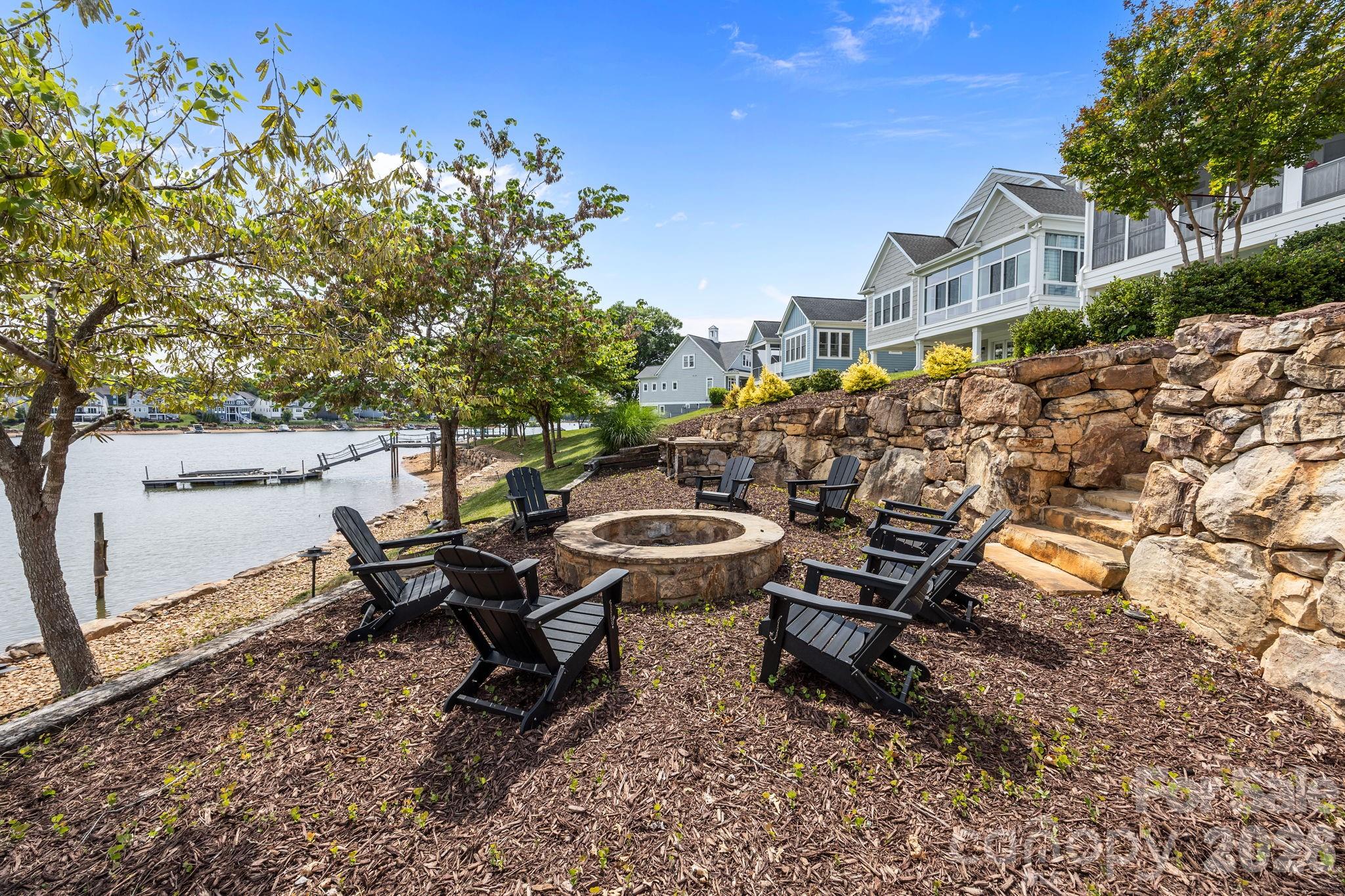 Community Fire Pit - 122 Sisters Cove Court, Mooresville