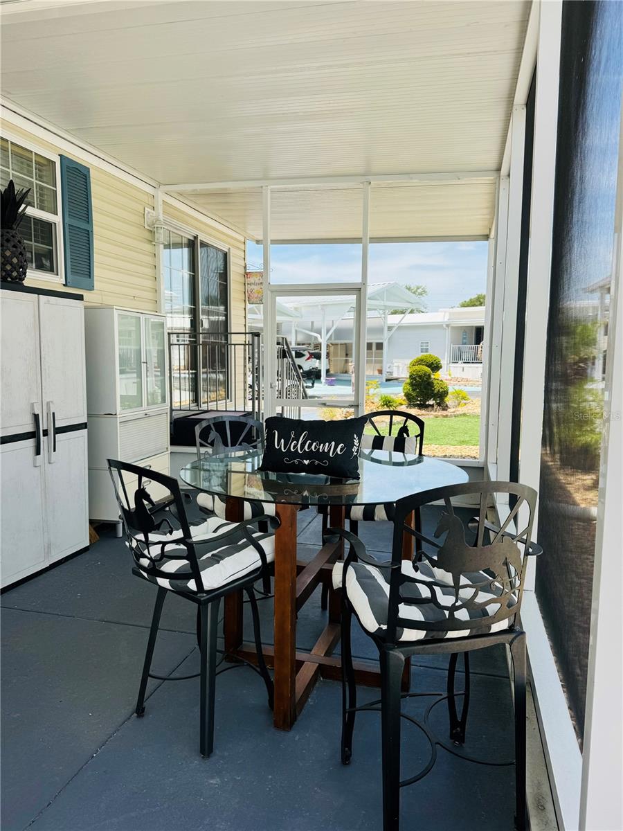 Enjoy visiting with neighbors in your patio! - 300 ROYAL TROON LOOP, DAVENPORT