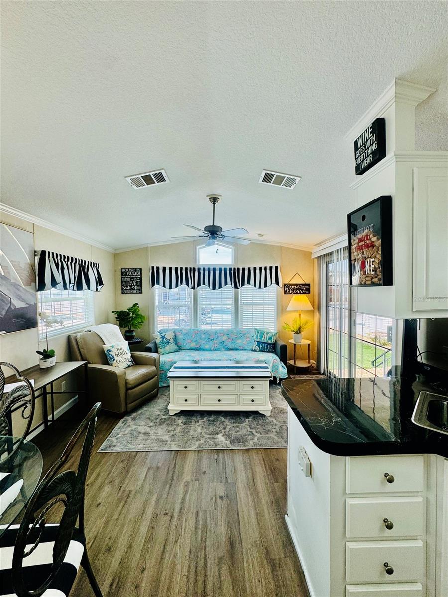 Open Concept Living, Kitchen, Dining - 300 ROYAL TROON LOOP, DAVENPORT
