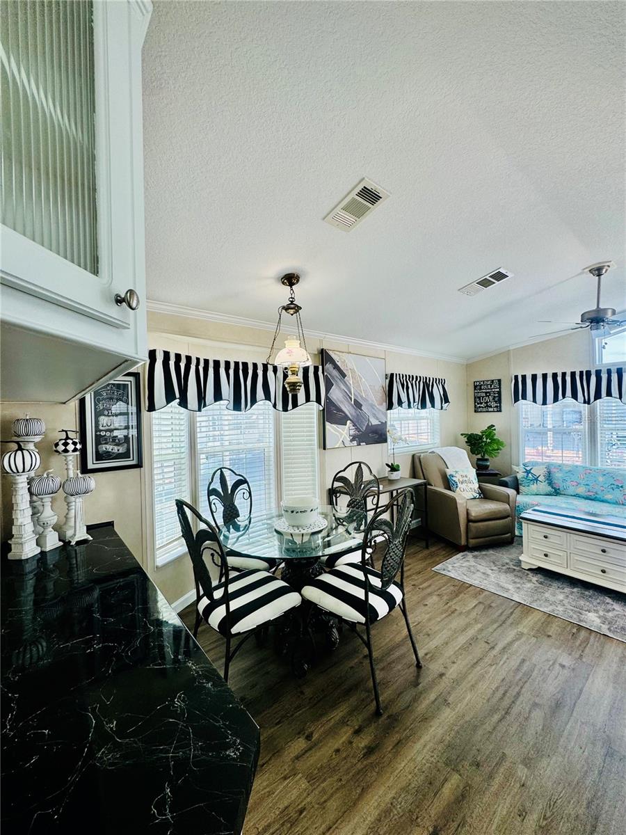 Nice dining area with large counter! - 300 ROYAL TROON LOOP, DAVENPORT