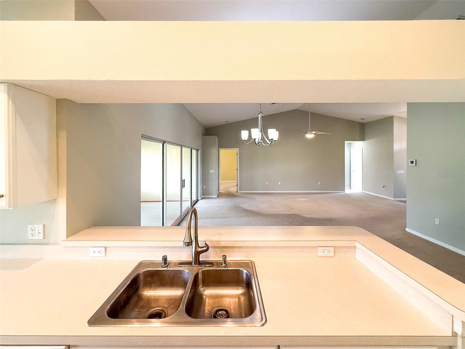 Villa at 18037 BAYWOOD FOREST DR, HUDSON, photo 8 of 45