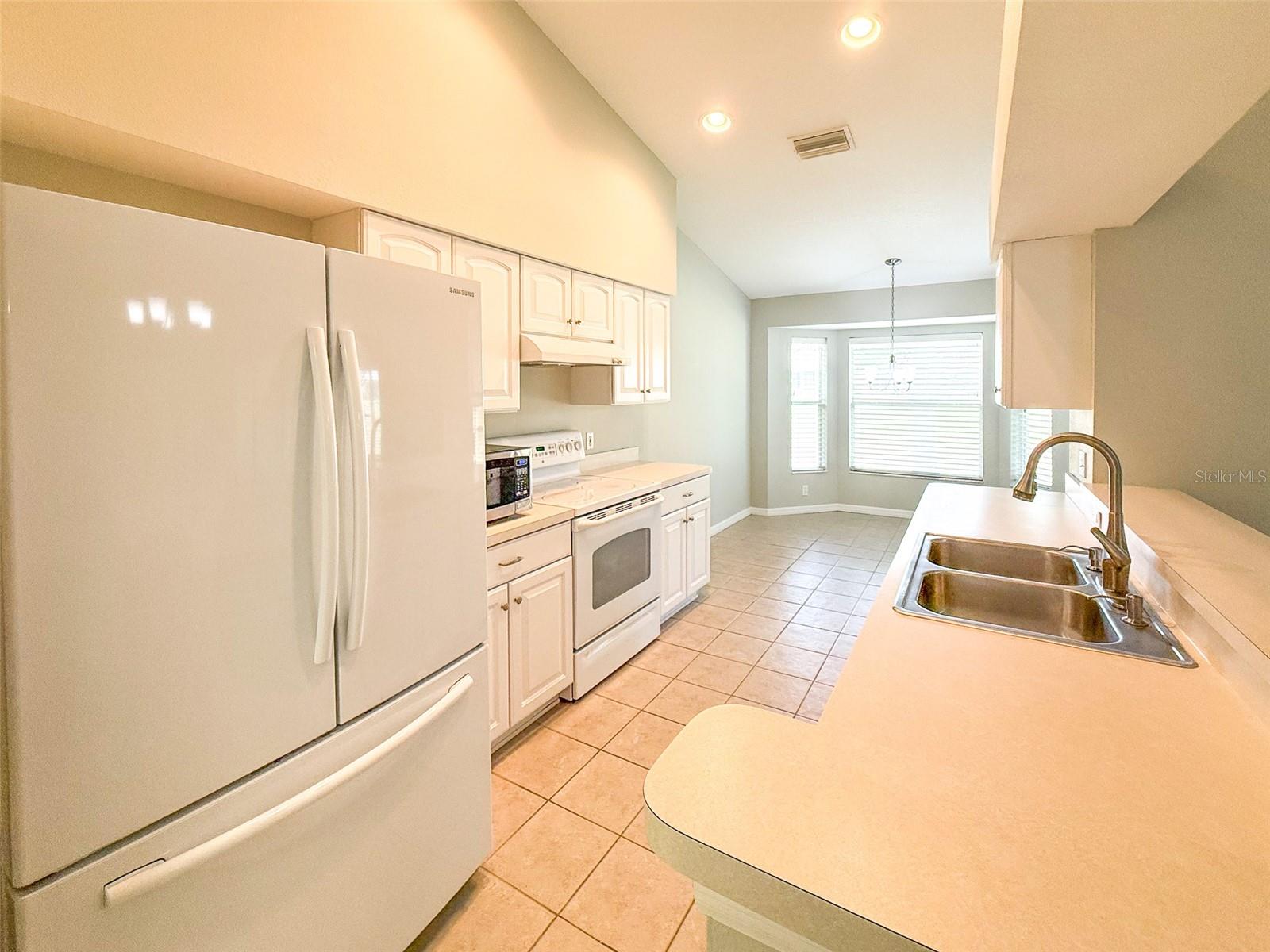 Villa at 18037 BAYWOOD FOREST DR, HUDSON, photo 9 of 45
