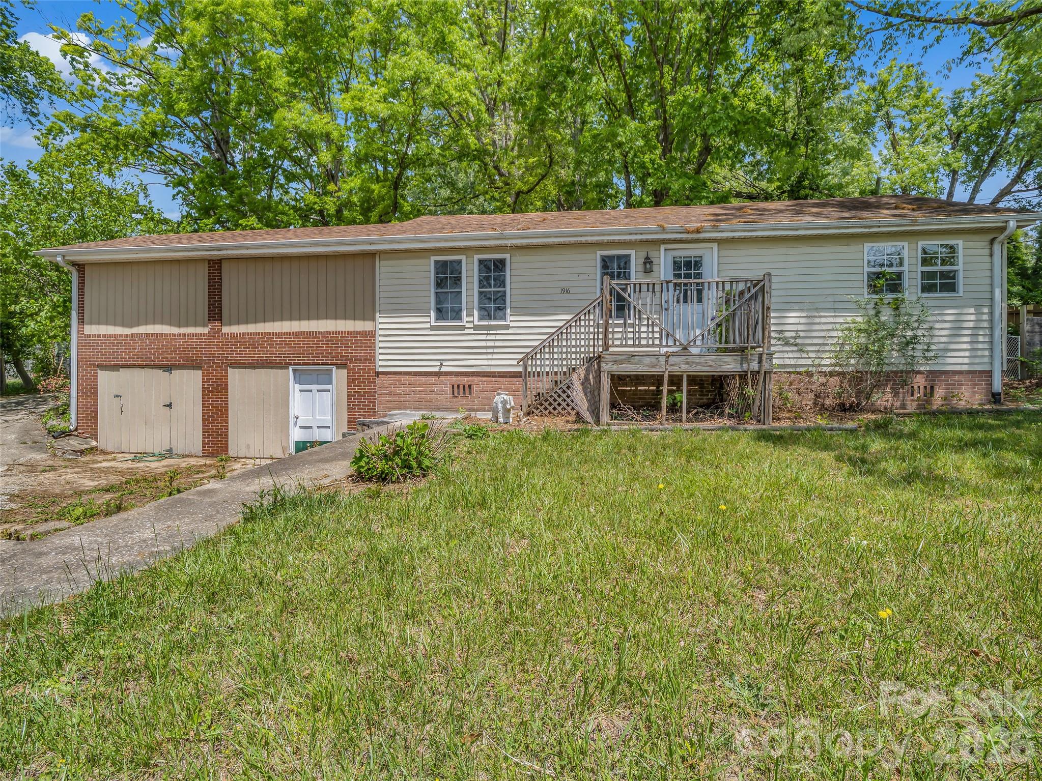 Single Family Residence at 1916 Old Spartanburg Road, Hendersonville