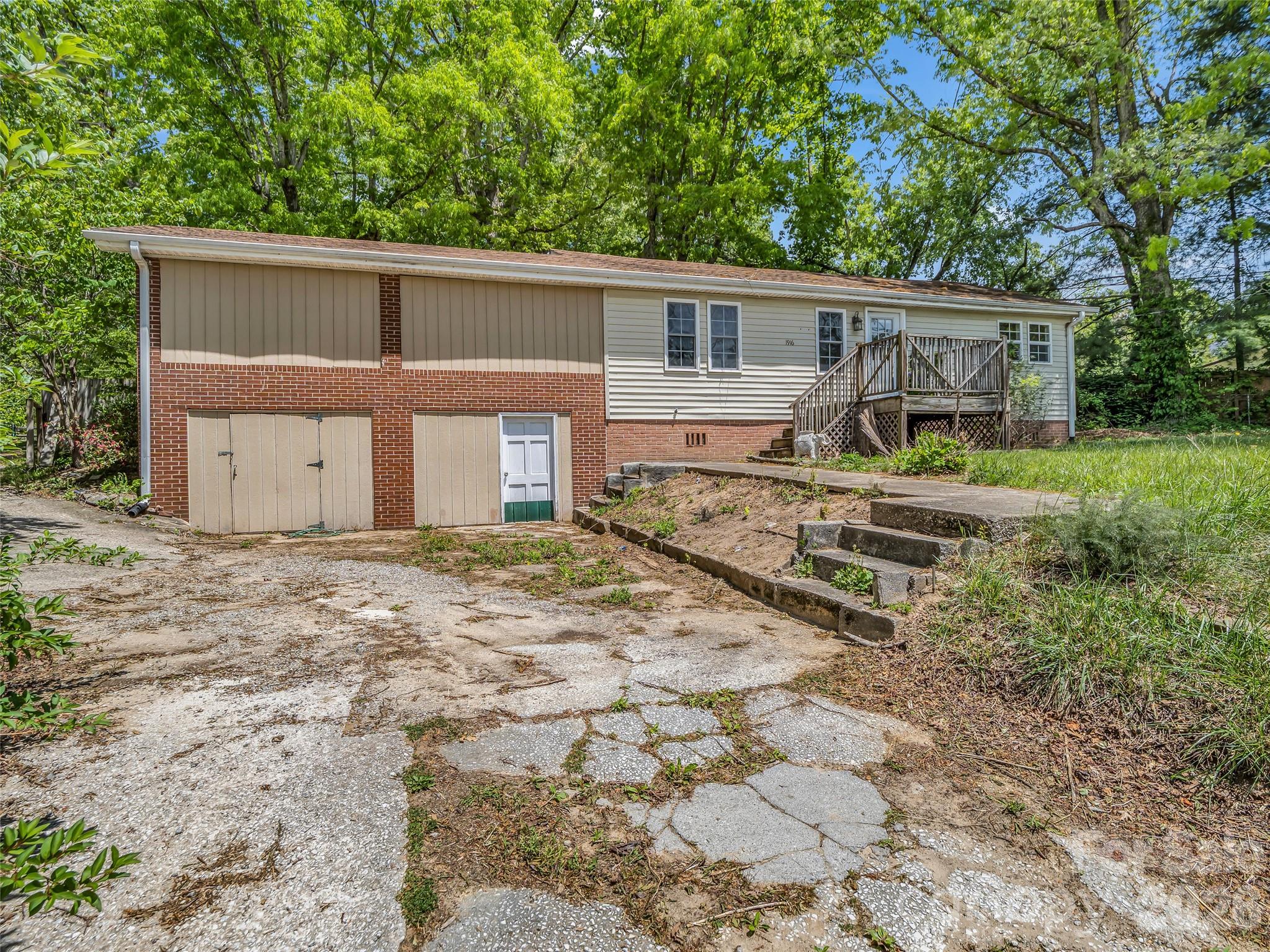 Single Family Residence at 1916 Old Spartanburg Road, Hendersonville, photo 2 of 29