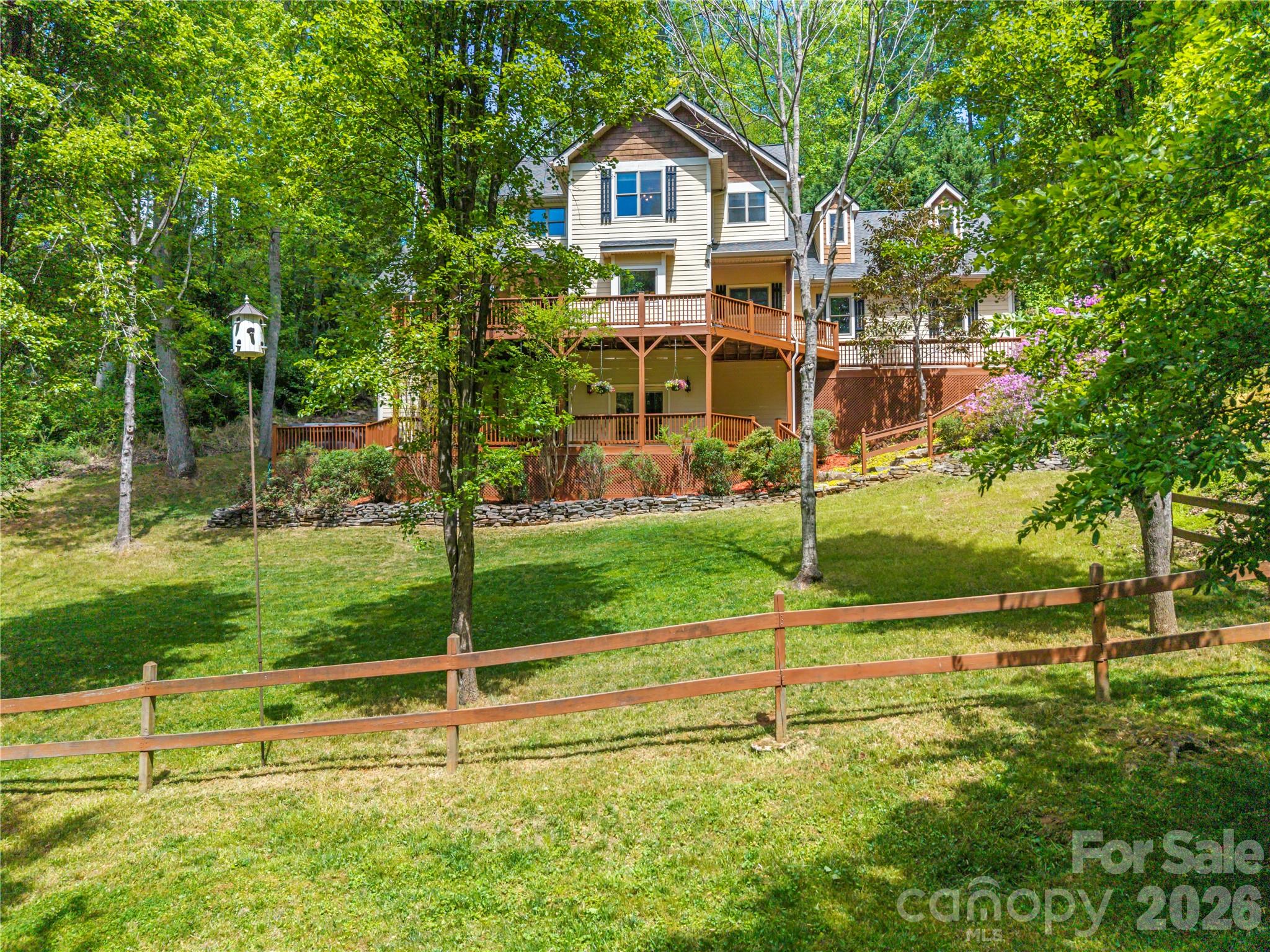 Single Family Residence at 128 Churchill Downs Drive, Fairview, photo 9 of 48