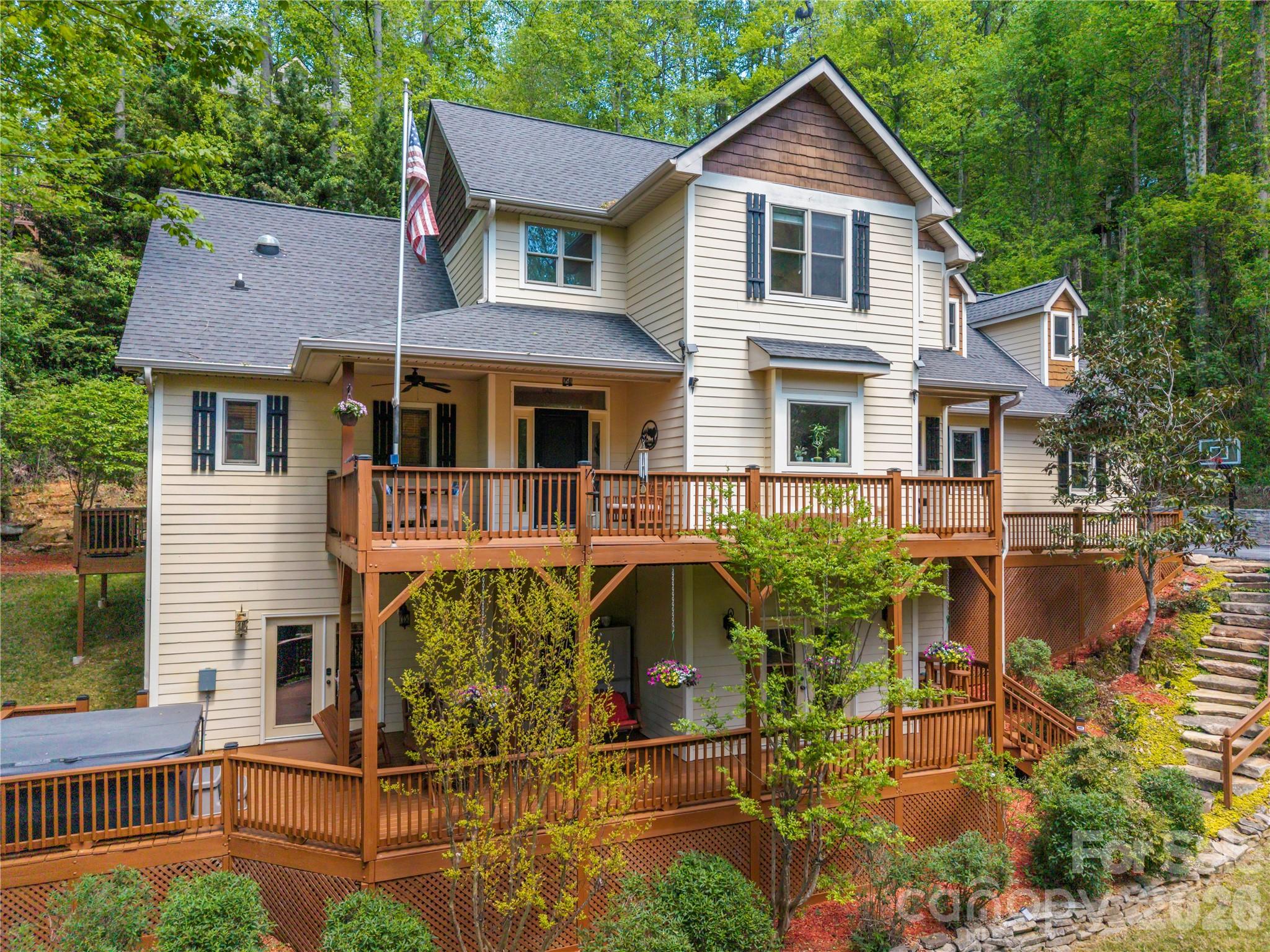 Single Family Residence at 128 Churchill Downs Drive, Fairview, photo 10 of 48