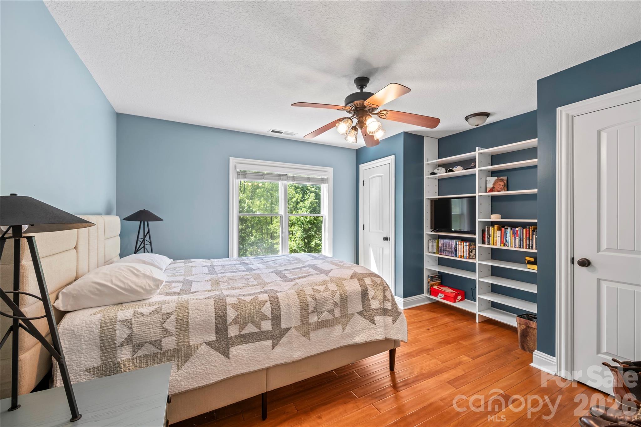 Single Family Residence at 128 Churchill Downs Drive, Fairview, photo 28 of 48