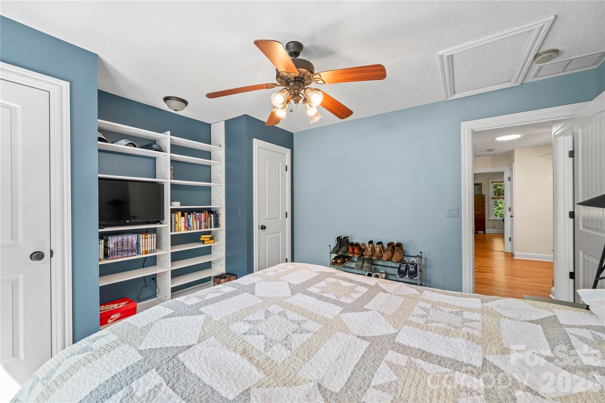 Single Family Residence at 128 Churchill Downs Drive, Fairview, photo 29 of 48