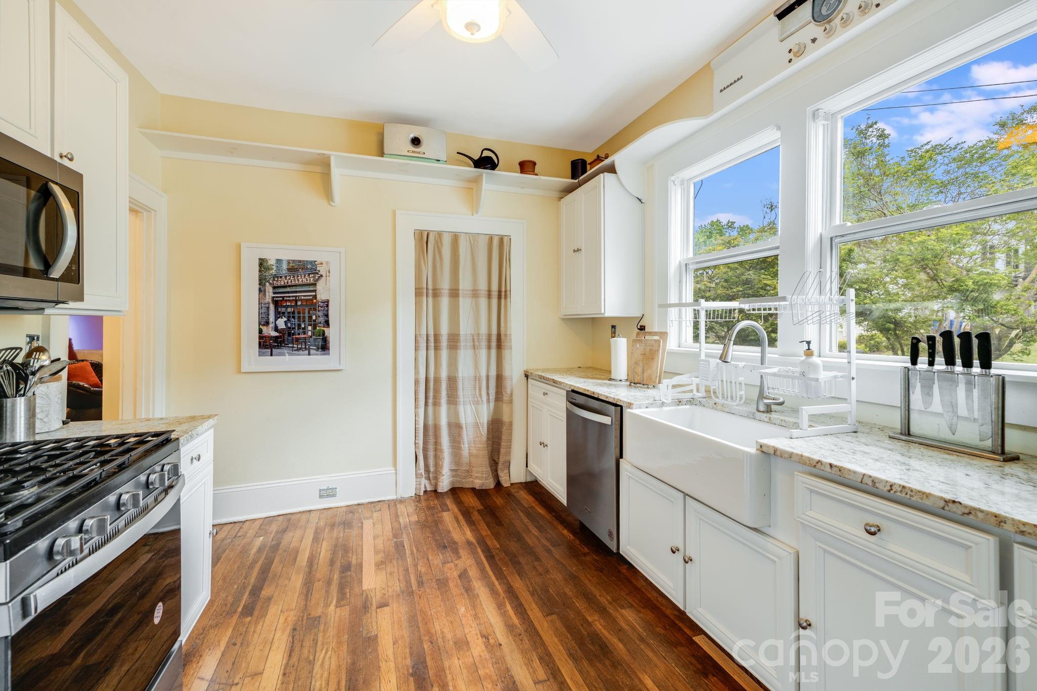 Triplex at 107 Courtland Avenue, Asheville, photo 10 of 39