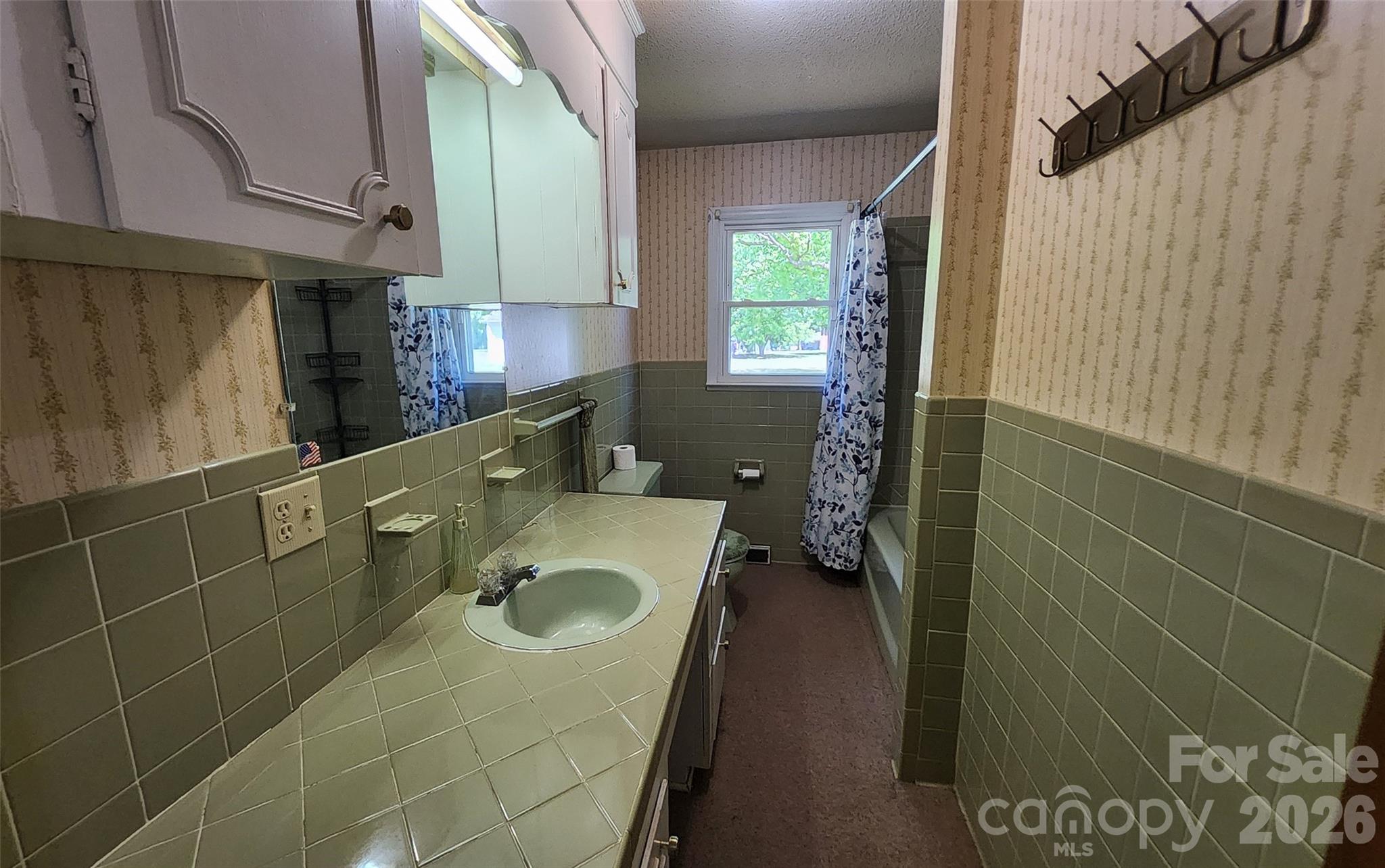 FULL BATHROOM~~ - 113 Kings Drive, Forest City
