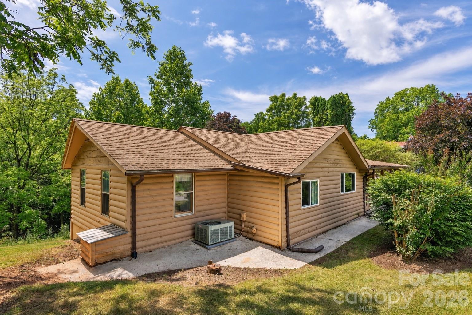 Single Family Residence at 185 Indian Springs Road, Clyde, photo 2 of 23