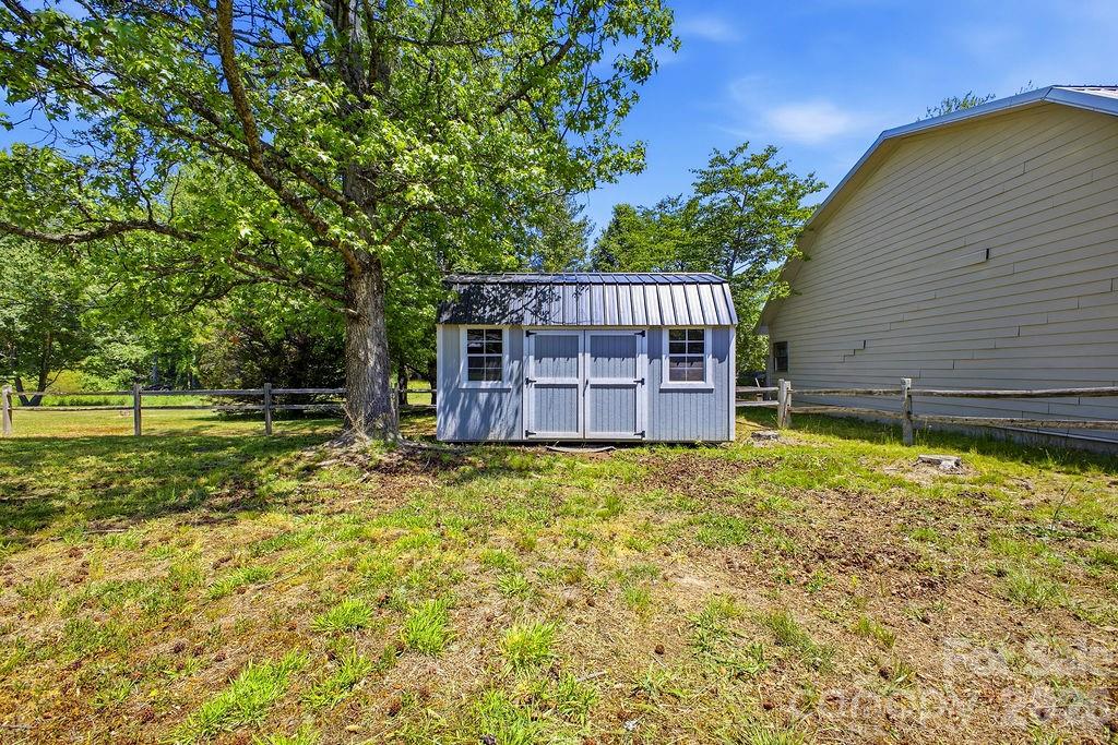 Single Family Residence at 88 Lost Creek Drive, Flat Rock, photo 32 of 34