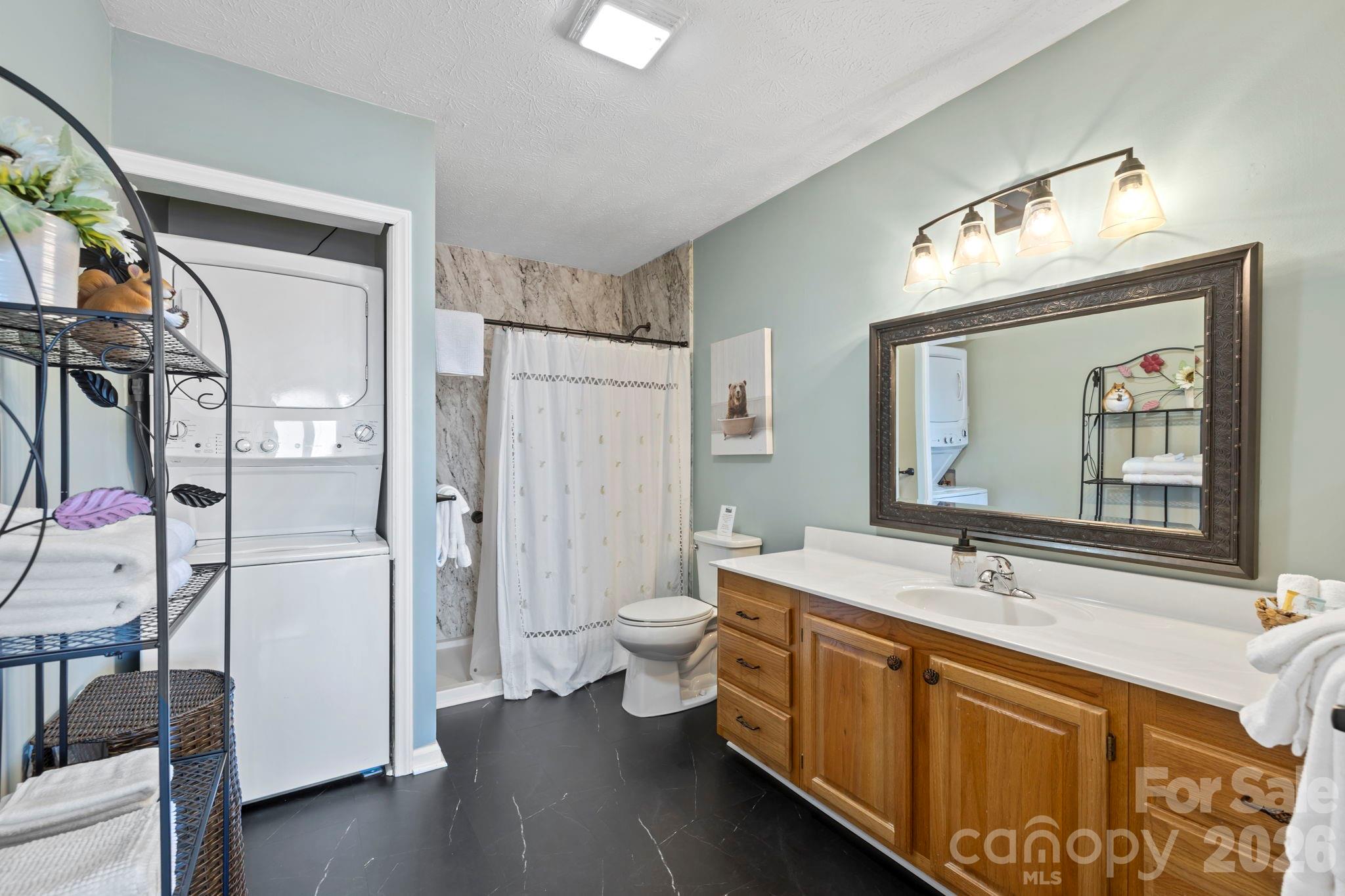 Expansive Primary Bathroom - 78 Upper Tanglewood Road, Lake Toxaway
