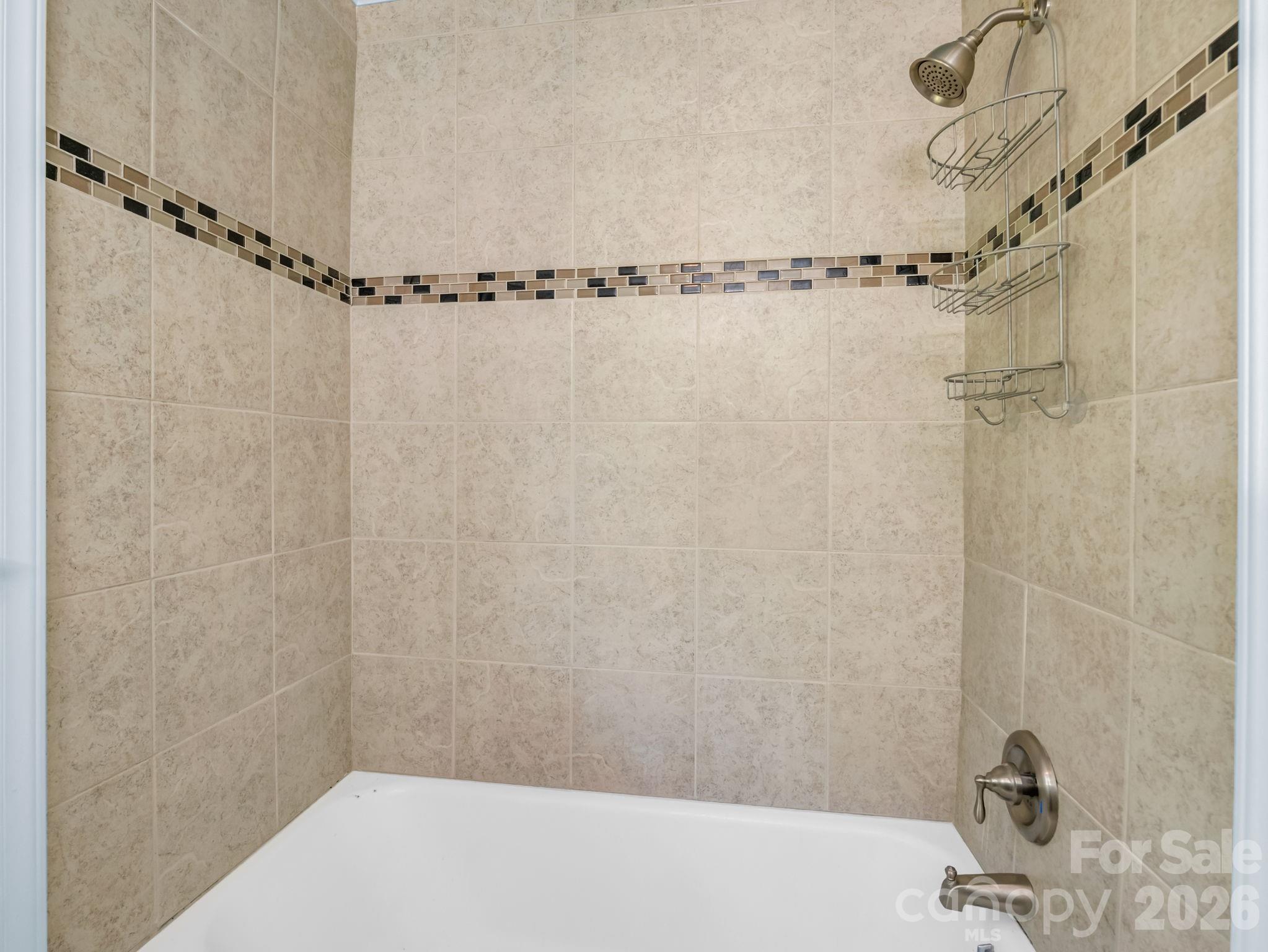 primary en suite bathroom - 1534 Kensington Road, Hendersonville