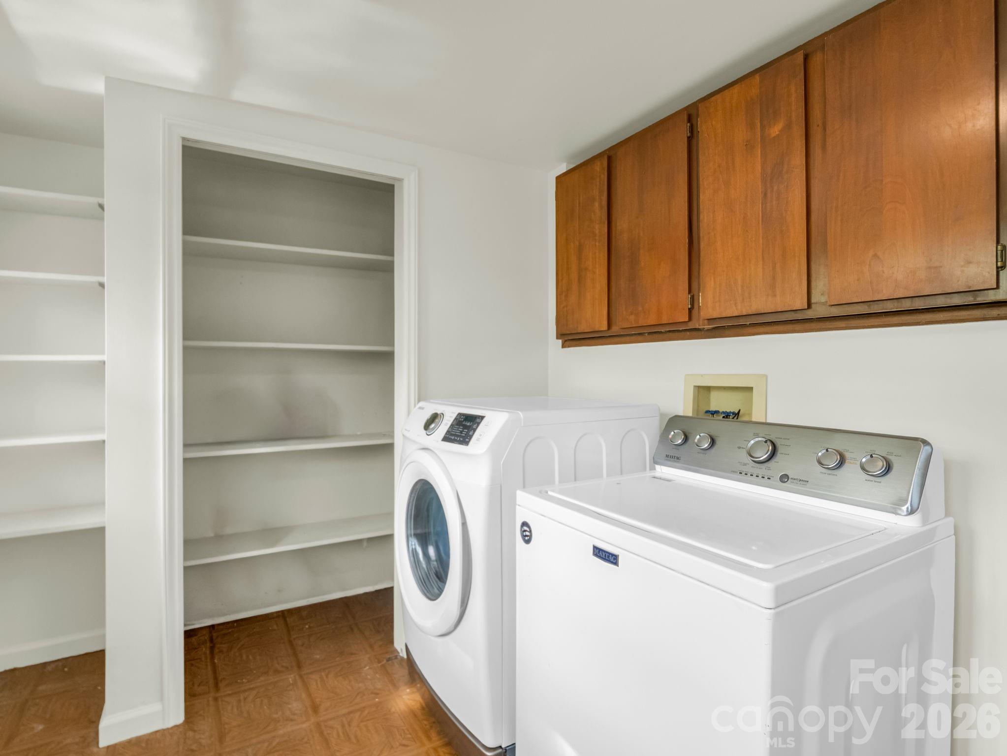 laundry room - 1534 Kensington Road, Hendersonville