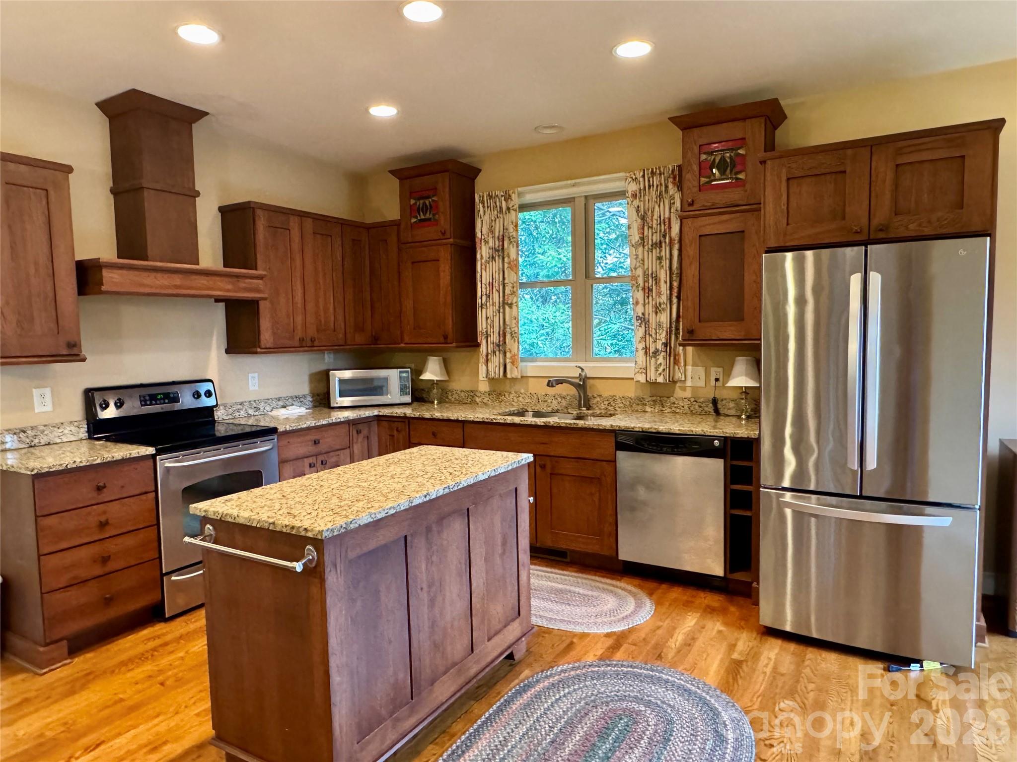 Single Family Residence at 894 Dunroy Drive, Hendersonville, photo 12 of 39