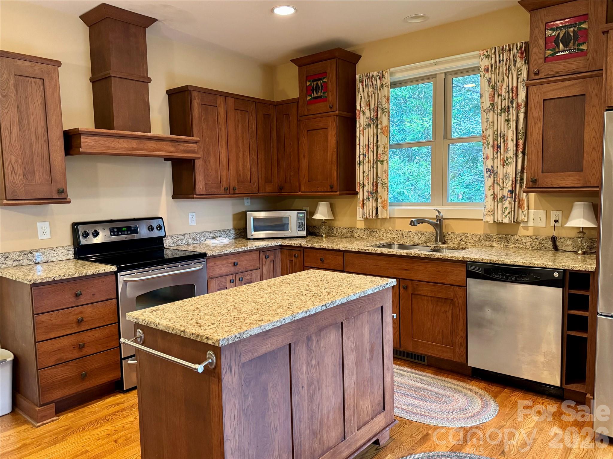Single Family Residence at 894 Dunroy Drive, Hendersonville, photo 13 of 39