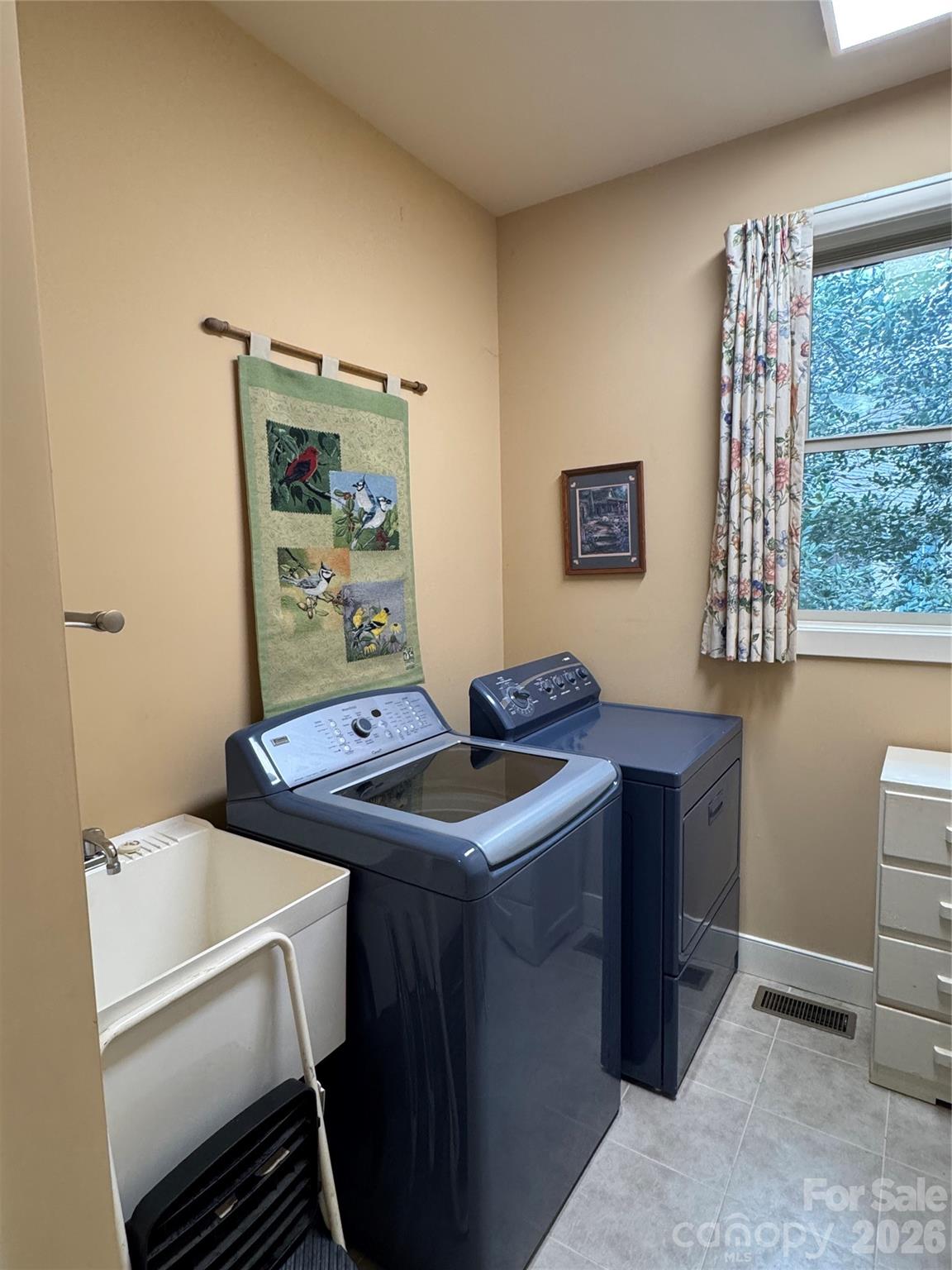 Single Family Residence at 894 Dunroy Drive, Hendersonville, photo 25 of 39