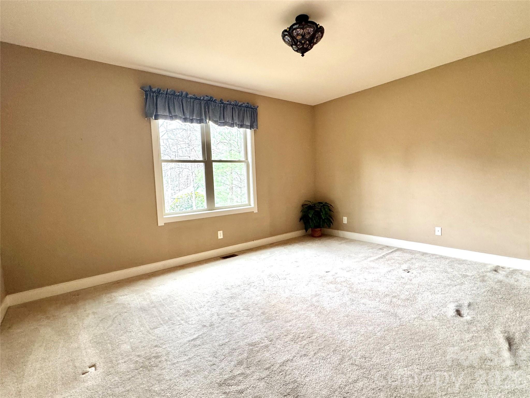 Single Family Residence at 894 Dunroy Drive, Hendersonville, photo 31 of 39