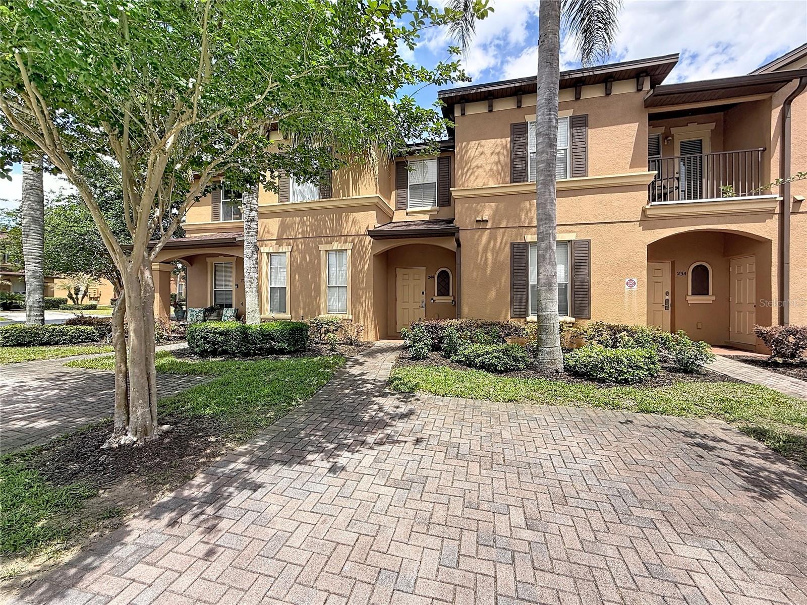 Townhouse at 244 CAPRI DR, DAVENPORT, photo 10 of 41