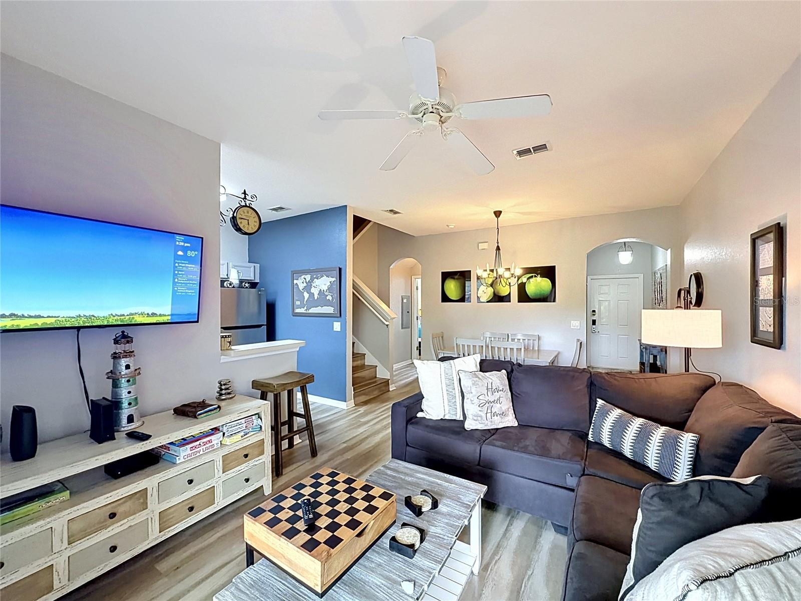 Townhouse at 244 CAPRI DR, DAVENPORT, photo 2 of 41