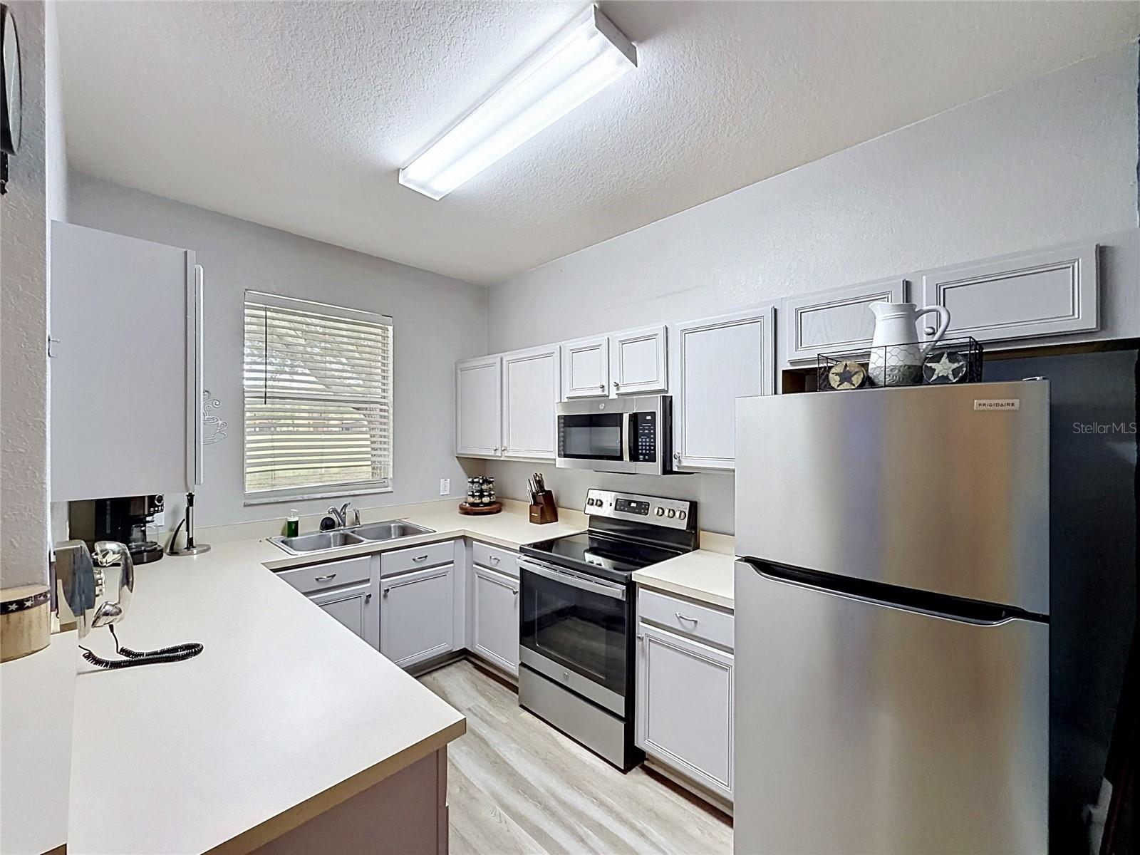 Townhouse at 244 CAPRI DR, DAVENPORT, photo 4 of 41