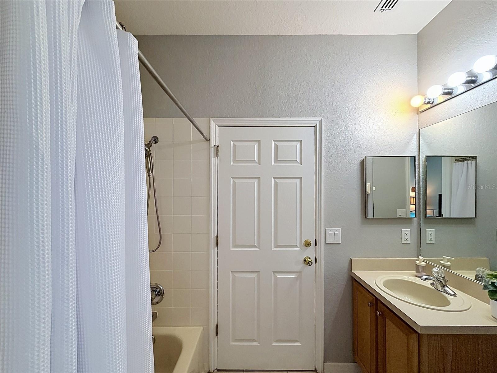 Townhouse at 244 CAPRI DR, DAVENPORT, photo 19 of 41