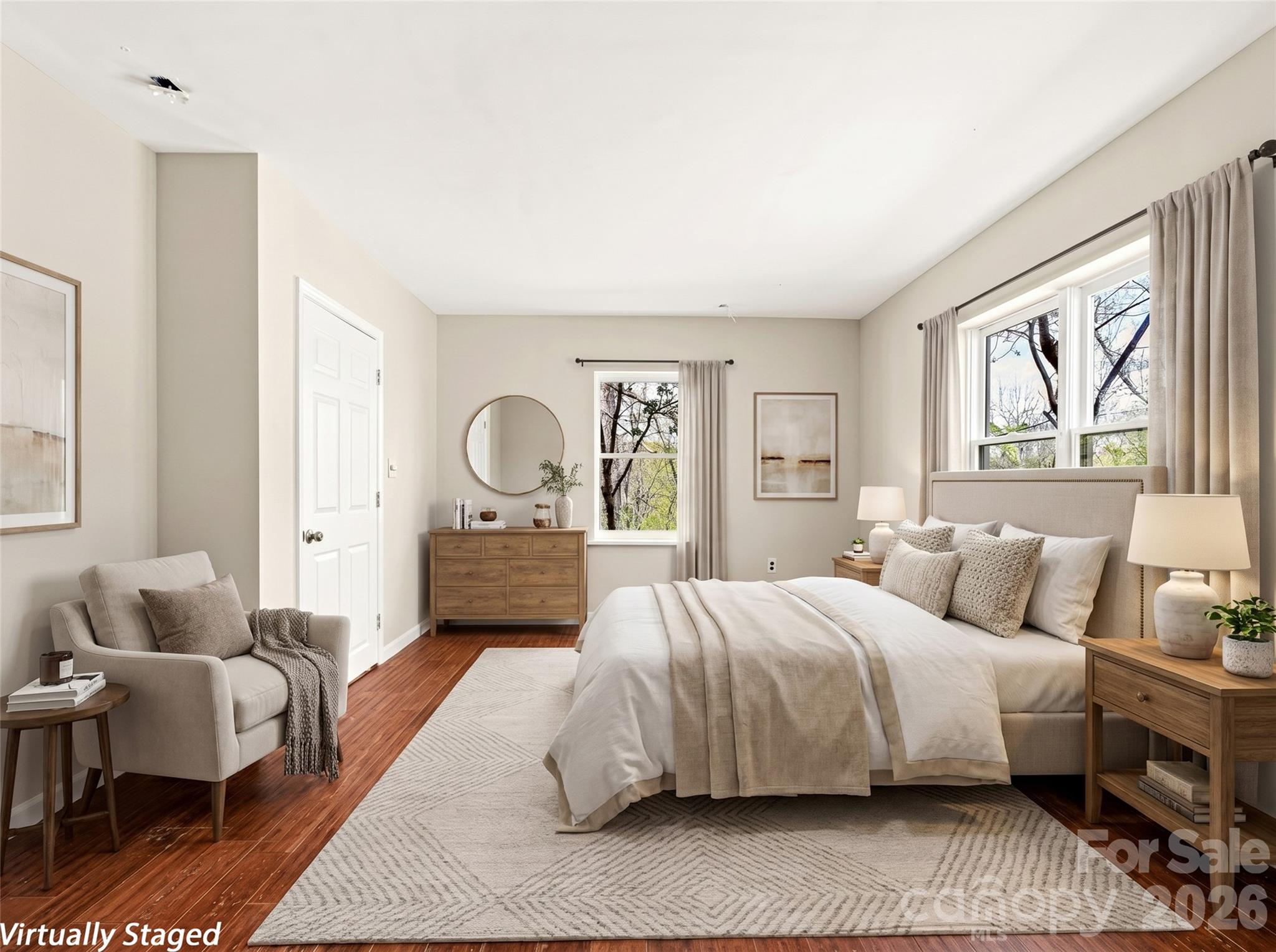 Lower level bedroom with ensuite bath. - 76 Raven Rock Lane, Marshall