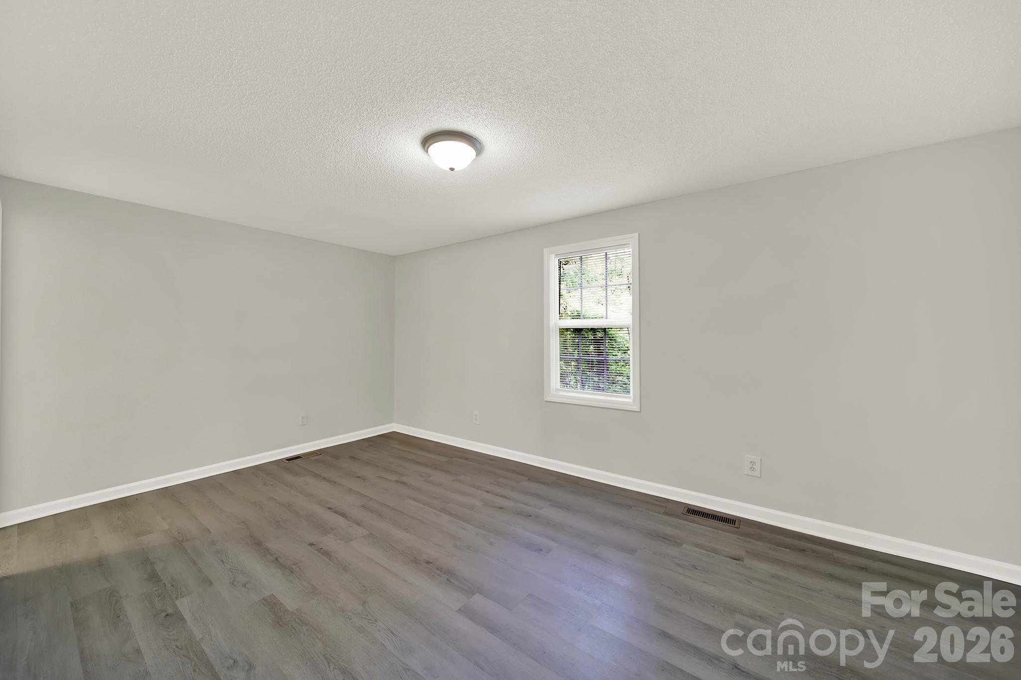 Single Family Residence at 807 Evening Shade Lane, Gastonia, photo 4 of 22