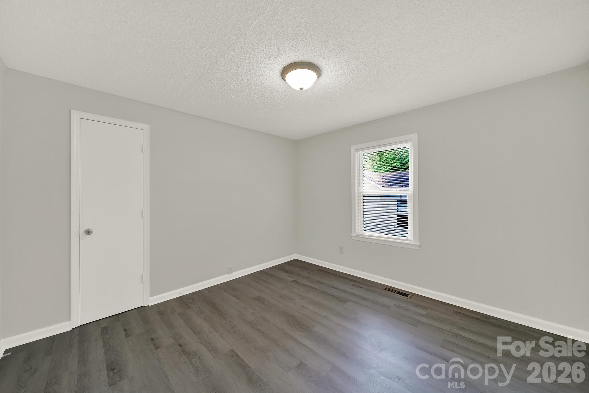 Single Family Residence at 807 Evening Shade Lane, Gastonia, photo 16 of 22