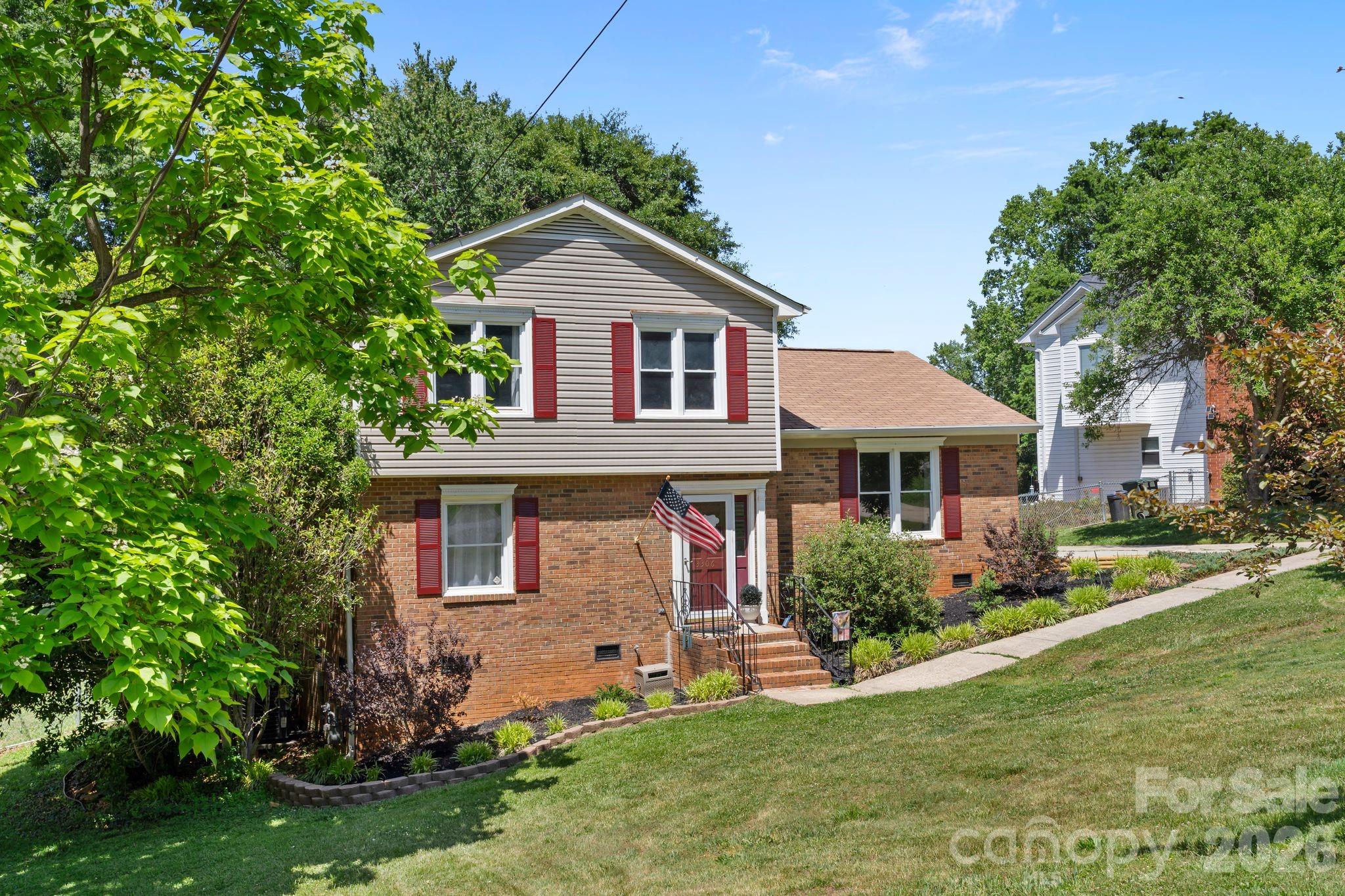 Single Family Residence at 3306 Tamworth Lane, Gastonia, photo 2 of 43